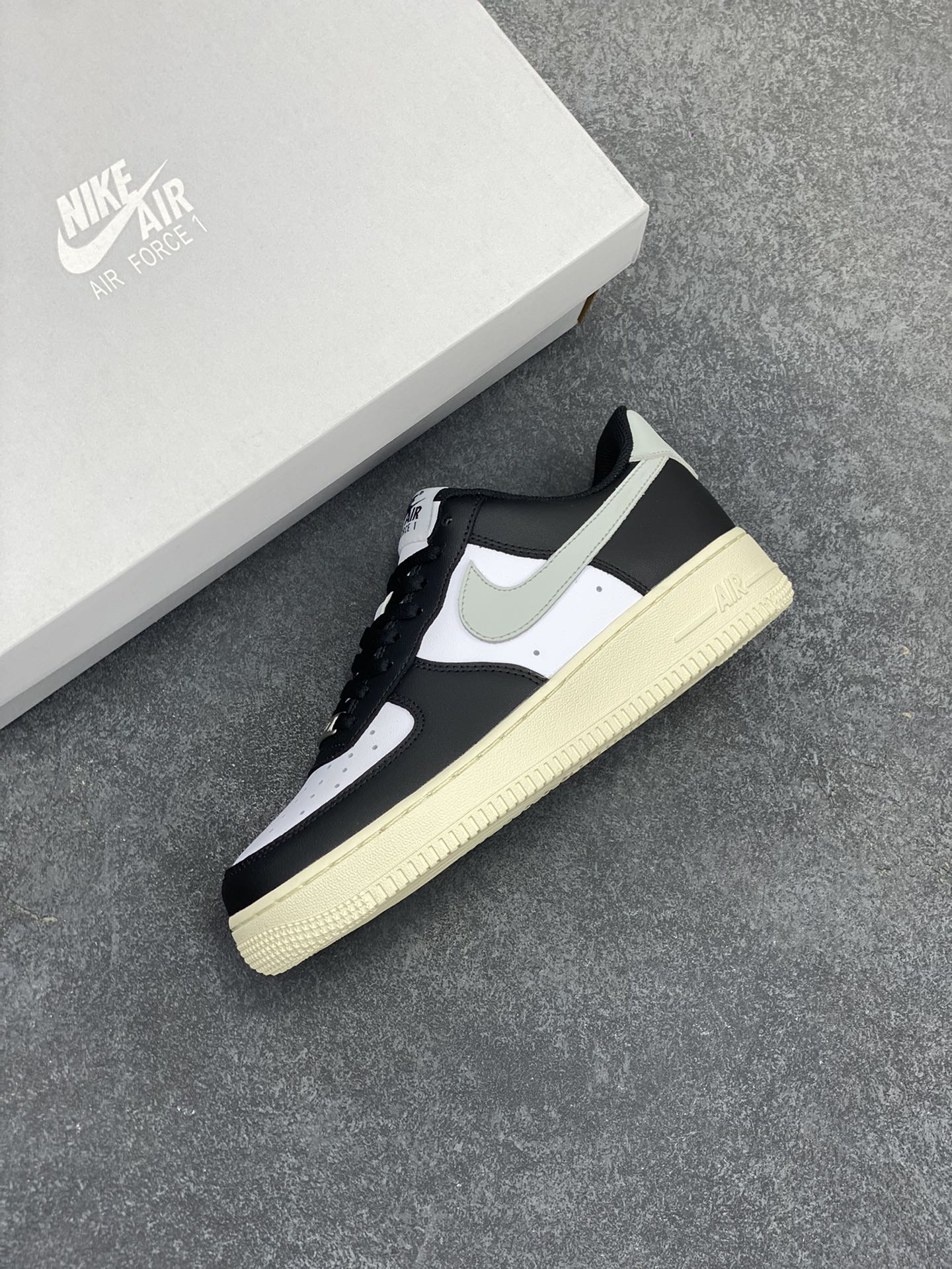 图片[7]-福利特价 Nike Air Force 1 Low 白黑灰 空军一号低帮运动休闲板鞋 原楦头原纸板 打造纯正空军版型#专注外贸渠道 全掌内置蜂窝气垫 #原盒配件 原厂中底钢印、拉帮完美 货号：FQ6848-101 尺码：36 36.5 37.5 38 38.5 39 40 40.5 41 42 42.5 43 44 44.5 45-选品中心