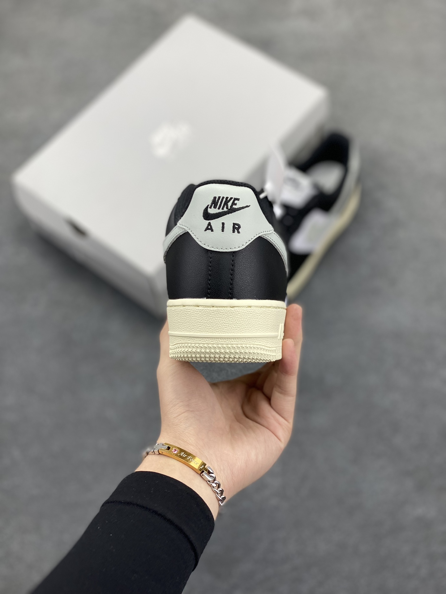 图片[4]-福利特价 Nike Air Force 1 Low 白黑灰 空军一号低帮运动休闲板鞋 原楦头原纸板 打造纯正空军版型#专注外贸渠道 全掌内置蜂窝气垫 #原盒配件 原厂中底钢印、拉帮完美 货号：FQ6848-101 尺码：36 36.5 37.5 38 38.5 39 40 40.5 41 42 42.5 43 44 44.5 45-选品中心