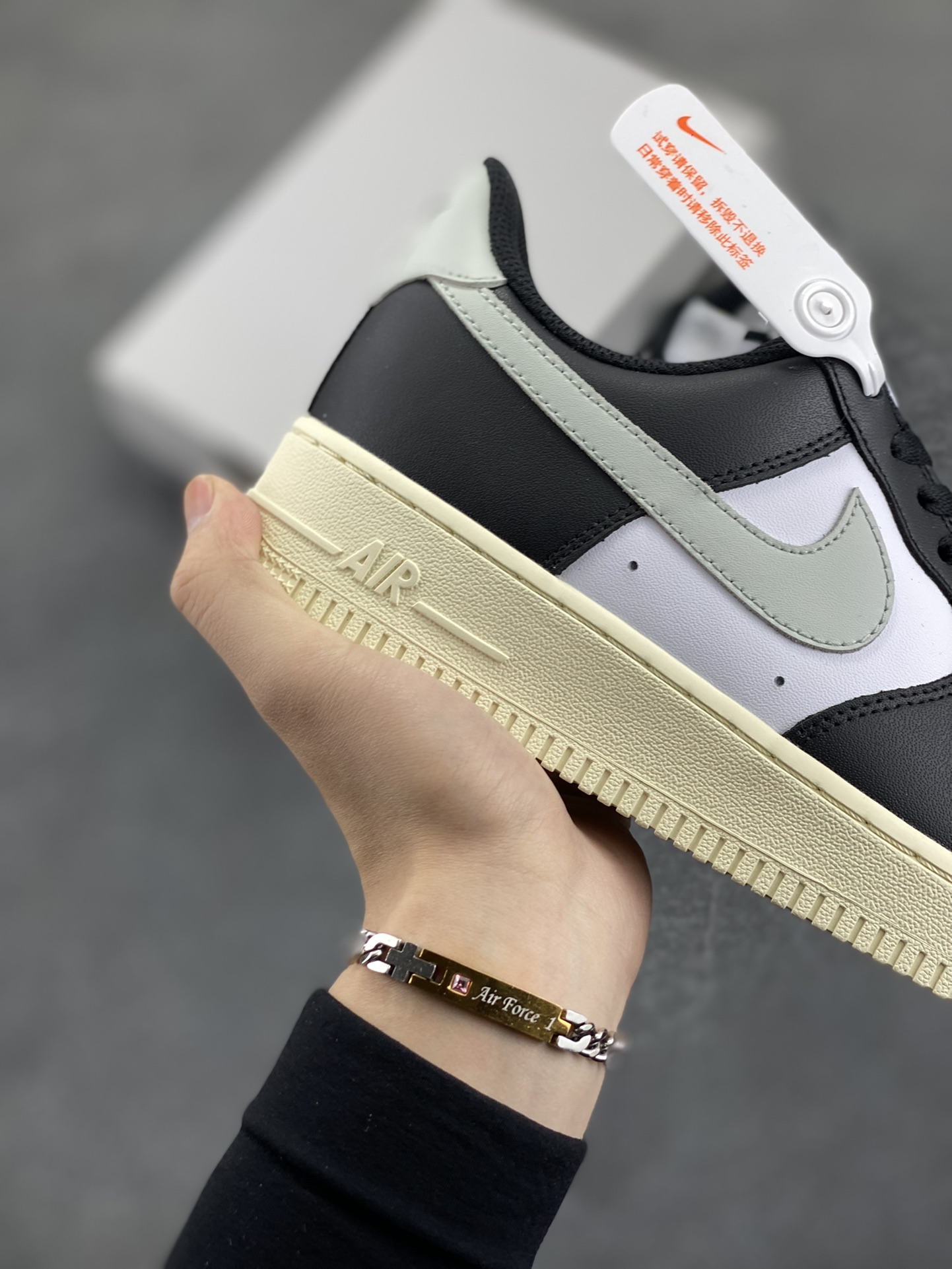 图片[6]-福利特价 Nike Air Force 1 Low 白黑灰 空军一号低帮运动休闲板鞋 原楦头原纸板 打造纯正空军版型#专注外贸渠道 全掌内置蜂窝气垫 #原盒配件 原厂中底钢印、拉帮完美 货号：FQ6848-101 尺码：36 36.5 37.5 38 38.5 39 40 40.5 41 42 42.5 43 44 44.5 45-选品中心