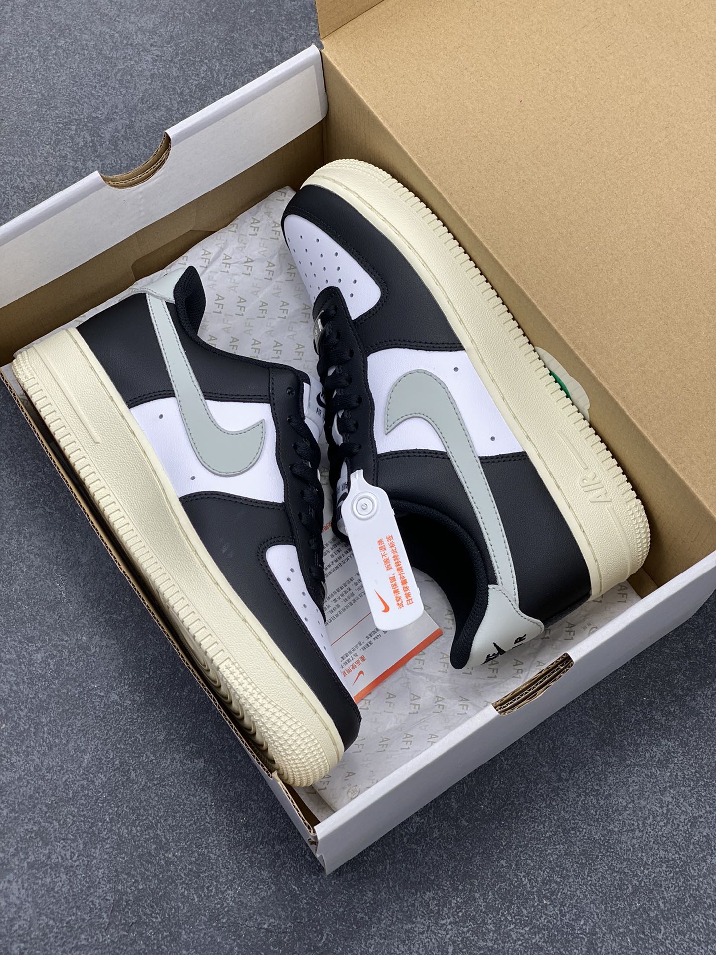 图片[9]-福利特价 Nike Air Force 1 Low 白黑灰 空军一号低帮运动休闲板鞋 原楦头原纸板 打造纯正空军版型#专注外贸渠道 全掌内置蜂窝气垫 #原盒配件 原厂中底钢印、拉帮完美 货号：FQ6848-101 尺码：36 36.5 37.5 38 38.5 39 40 40.5 41 42 42.5 43 44 44.5 45-选品中心