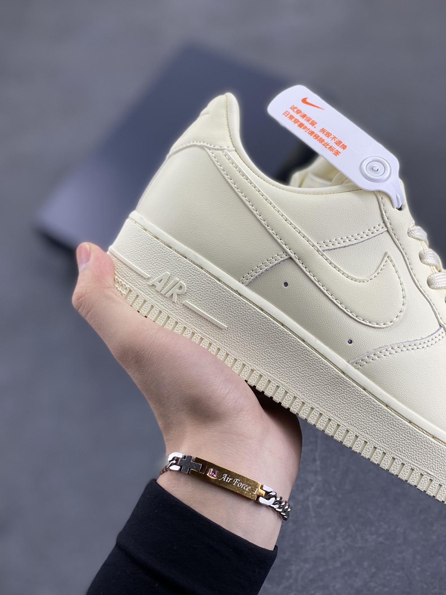 图片[6]-福利特价 Air Force 1 ‘07 Low 椰奶色 原楦头原纸板 打造纯正空军版型 #专注外贸渠道 全掌内置蜂窝气垫 #原盒配件 原厂中底钢印、拉帮完美 官方同步上架 货号：DM0211-101 尺码：36 36.5 37.5 38 38.5 39 40 40.5 41 42 42.5 43 44 44.5 45 46-选品中心