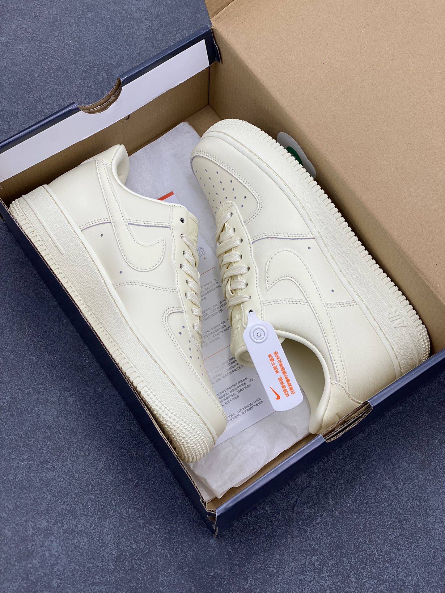 图片[9]-福利特价 Air Force 1 ‘07 Low 椰奶色 原楦头原纸板 打造纯正空军版型 #专注外贸渠道 全掌内置蜂窝气垫 #原盒配件 原厂中底钢印、拉帮完美 官方同步上架 货号：DM0211-101 尺码：36 36.5 37.5 38 38.5 39 40 40.5 41 42 42.5 43 44 44.5 45 46-选品中心