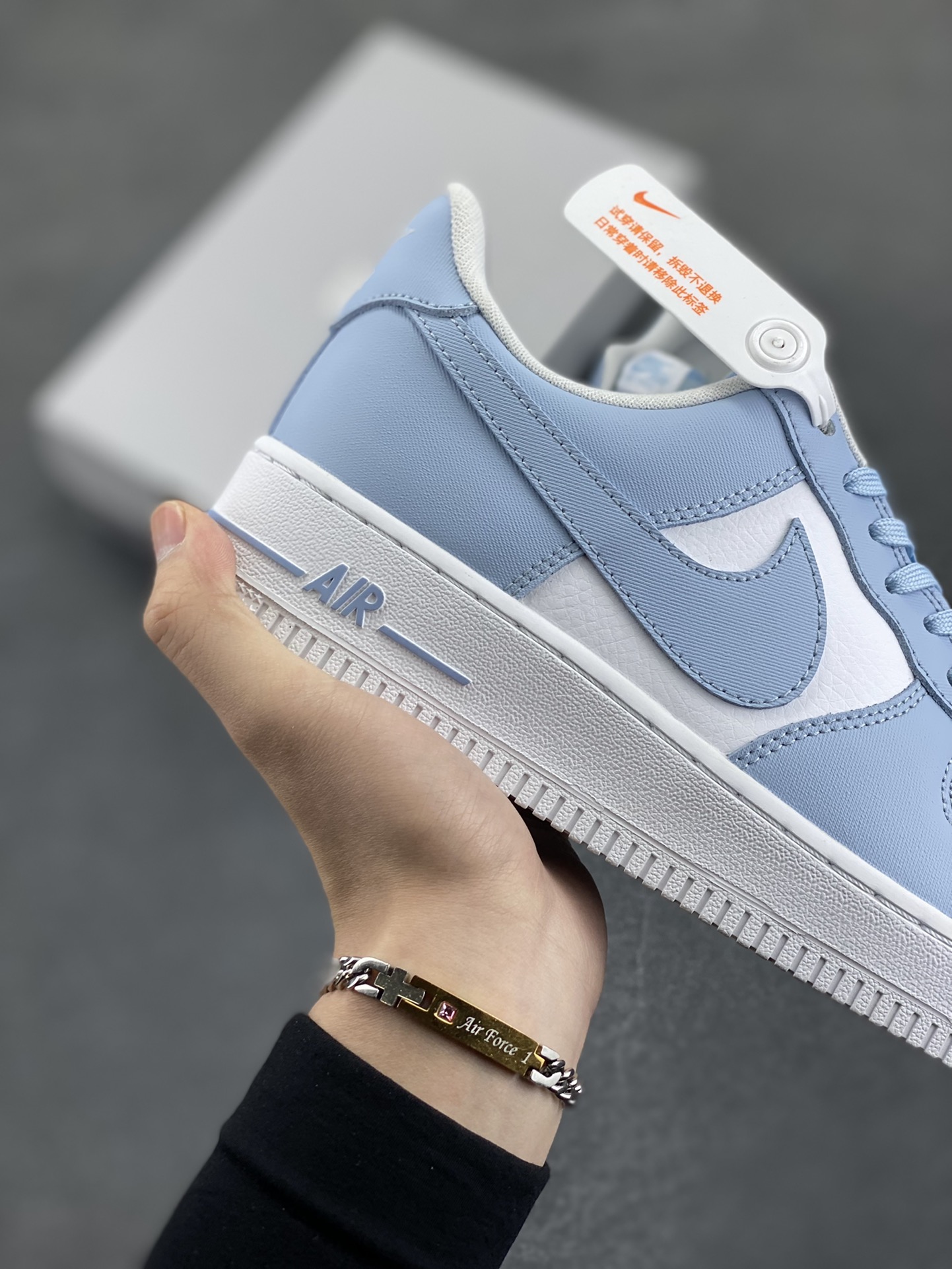 图片[6]-福利特价 Nike Air Force 1 Low 白蓝 空军一号低帮运动休闲板鞋 原楦头原纸板 打造纯正空军版型#专注外贸渠道 全掌内置蜂窝气垫 #原盒配件 原厂中底钢印、拉帮完美 货号：FZ4627-400 尺码：36 36.5 37.5 38 38.5 39 40 40.5 41 42 42.5 43 44 44.5 45-选品中心