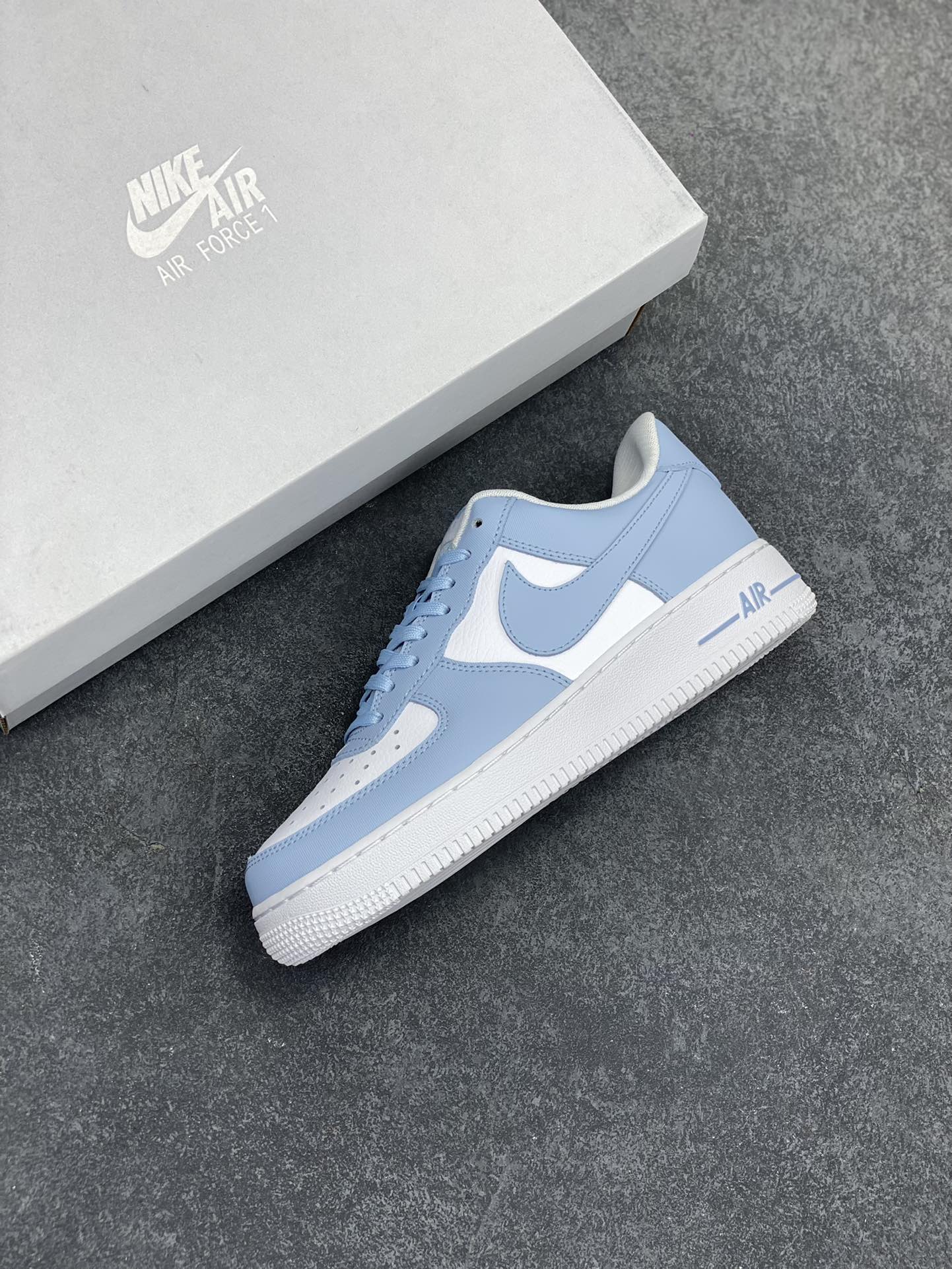 图片[7]-福利特价 Nike Air Force 1 Low 白蓝 空军一号低帮运动休闲板鞋 原楦头原纸板 打造纯正空军版型#专注外贸渠道 全掌内置蜂窝气垫 #原盒配件 原厂中底钢印、拉帮完美 货号：FZ4627-400 尺码：36 36.5 37.5 38 38.5 39 40 40.5 41 42 42.5 43 44 44.5 45-选品中心