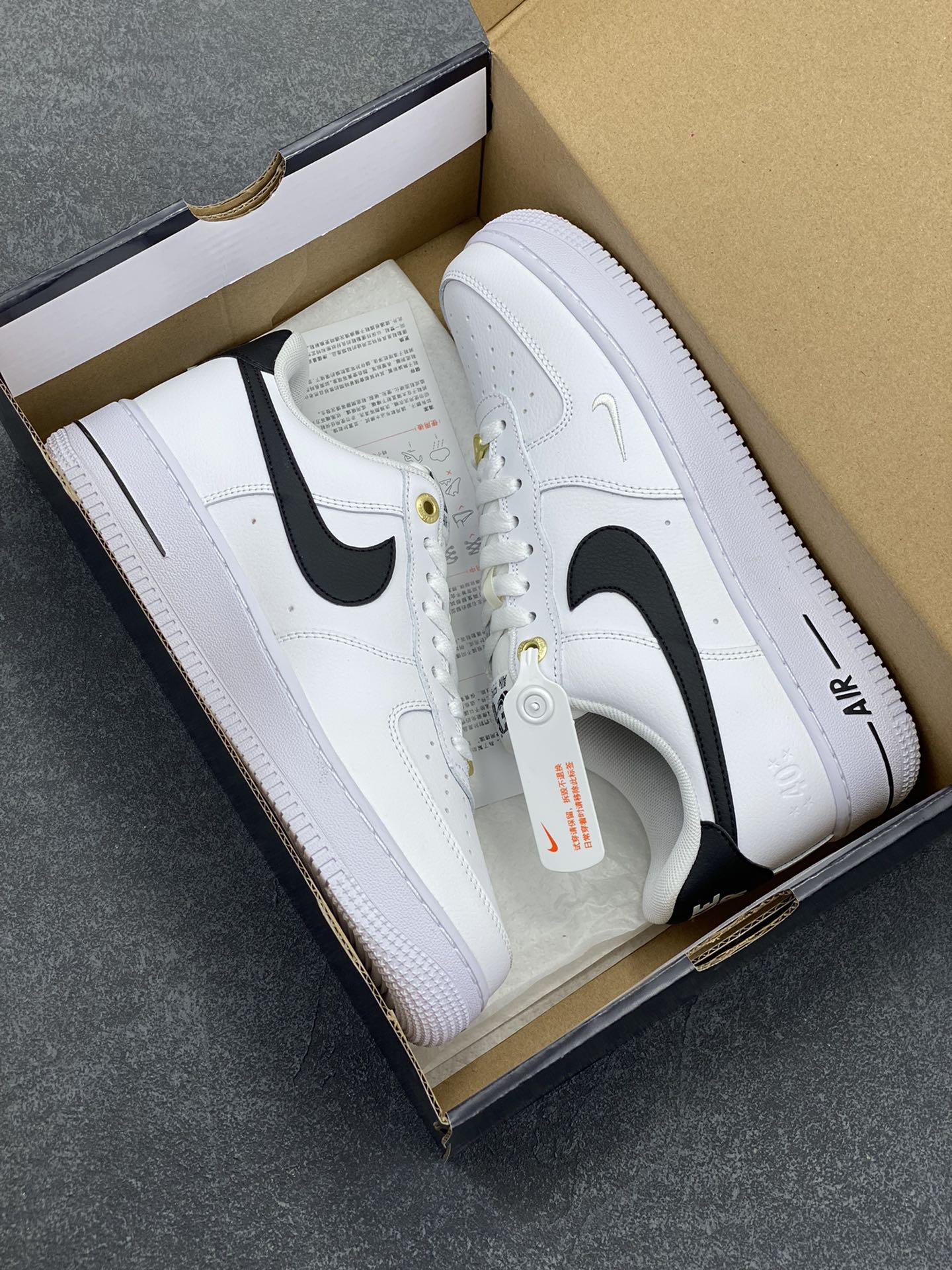 图片[9]-福利特价 原220 Nike Air Force 1 Low 40周年米白黑 空军一号低帮运动休闲板鞋 原楦头原纸板 打造纯正空军版型 专注外贸渠道 全掌内置蜂窝气垫 原盒配件 原厂中底钢印、拉帮完美 货号：DQ7658-100 尺码：36 36.5 37.5 38 38.5 39 40 40.5 41 42 42.5 43 44 44.5 45-选品中心