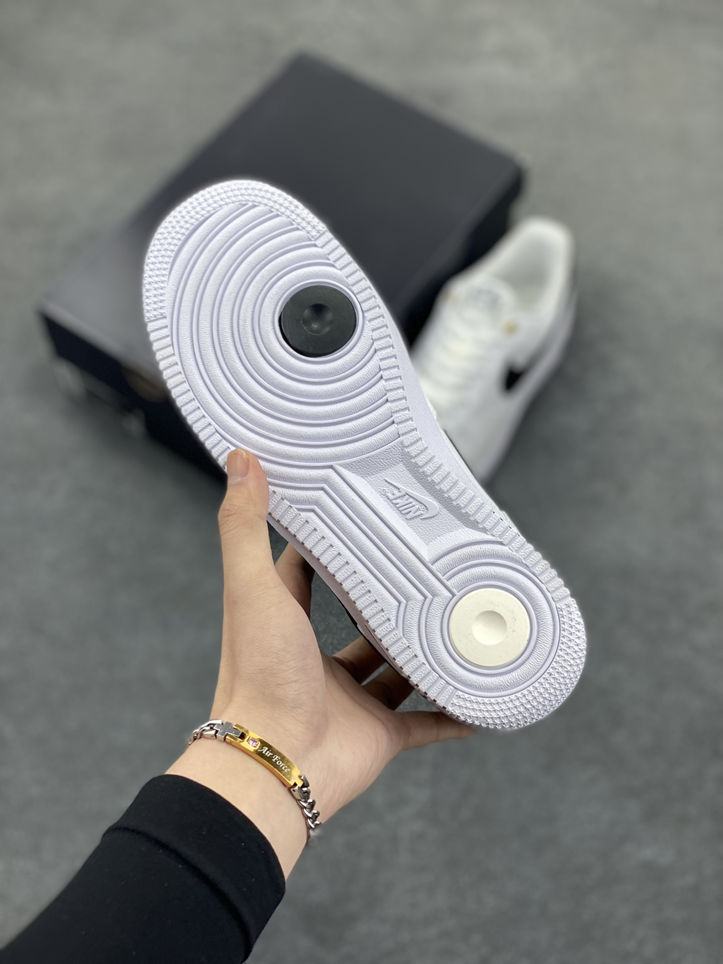 图片[5]-福利特价 原220 Nike Air Force 1 Low 40周年米白黑 空军一号低帮运动休闲板鞋 原楦头原纸板 打造纯正空军版型 专注外贸渠道 全掌内置蜂窝气垫 原盒配件 原厂中底钢印、拉帮完美 货号：DQ7658-100 尺码：36 36.5 37.5 38 38.5 39 40 40.5 41 42 42.5 43 44 44.5 45-选品中心