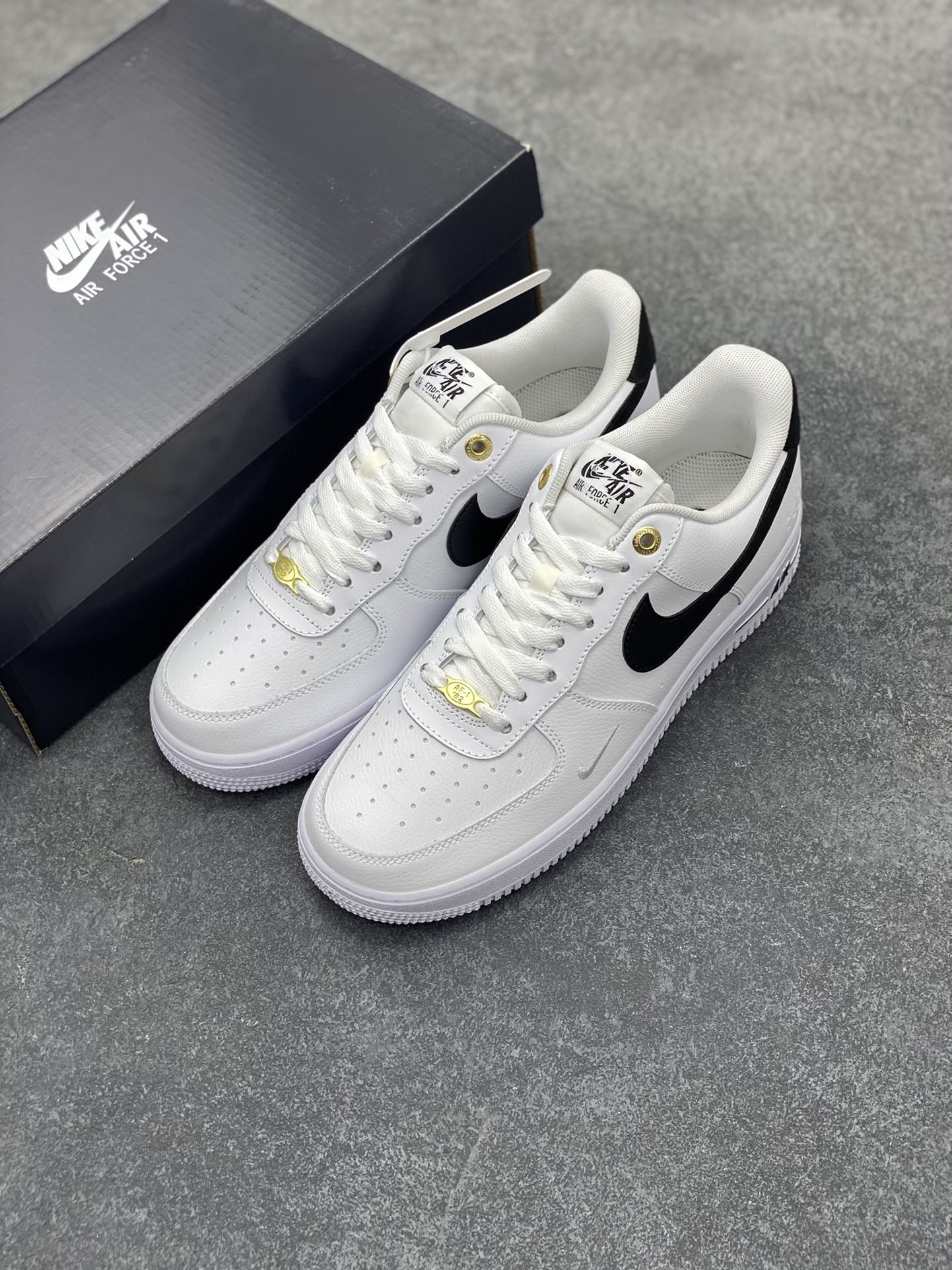 图片[8]-福利特价 原220 Nike Air Force 1 Low 40周年米白黑 空军一号低帮运动休闲板鞋 原楦头原纸板 打造纯正空军版型 专注外贸渠道 全掌内置蜂窝气垫 原盒配件 原厂中底钢印、拉帮完美 货号：DQ7658-100 尺码：36 36.5 37.5 38 38.5 39 40 40.5 41 42 42.5 43 44 44.5 45-选品中心