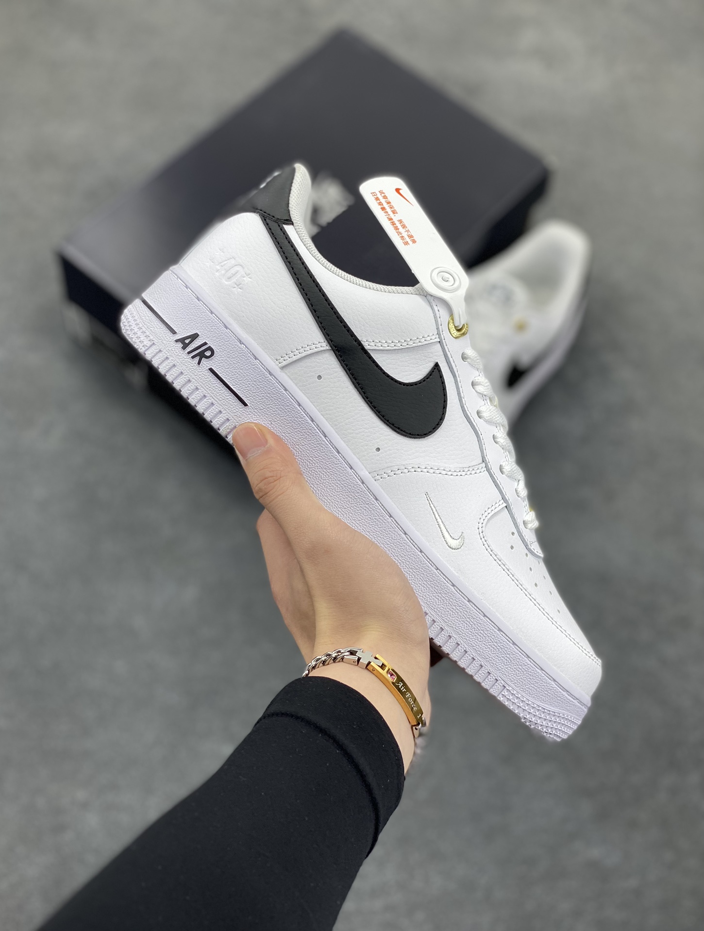 福利特价 原220 Nike Air Force 1 Low 40周年米白黑 空军一号低帮运动休闲板鞋 原楦头原纸板 打造纯正空军版型 专注外贸渠道 全掌内置蜂窝气垫 原盒配件 原厂中底钢印、拉帮完美 货号:DQ7658-100 尺码:36 36.5 37.5 38 38.5 39 40 40.5 41 42 42.5 43 44 44.5 45-选品中心