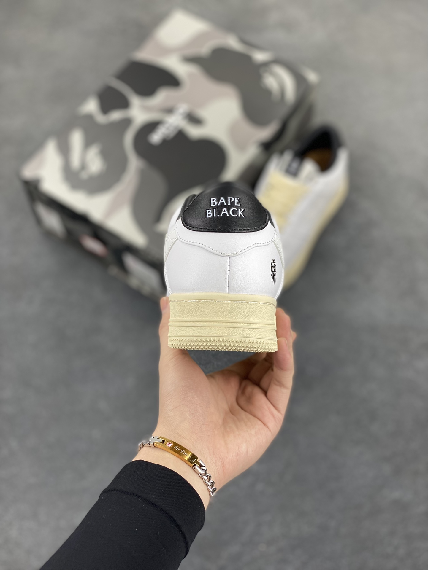 图片[4]-福利特价 潮流教父nigo品牌 明星同款 Bape Sta 绿黑灰 经典百搭休闲运动板鞋 经典猿人头设计 纯正版型 海玻璃鞋垫 内置全掌气垫 全套顶级包装 包含猿人logo定制防尘袋 猿人logo卡片 抗压收纳抽屉式鞋盒 官方同步正码 货号：1H73191921 尺码：36 36.5 37.5 38 38.5 39 40 40.5 41 42 42.5 43 44 44.5 45-选品中心