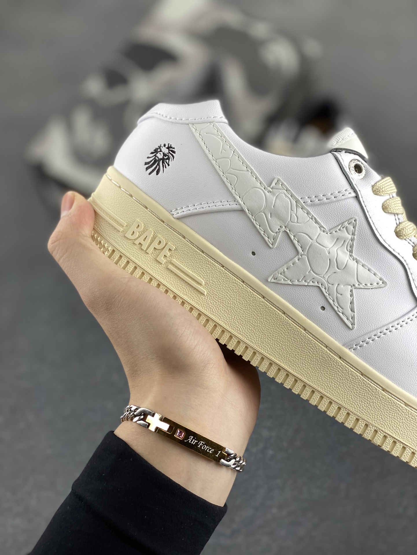 图片[6]-福利特价 潮流教父nigo品牌 明星同款 Bape Sta 绿黑灰 经典百搭休闲运动板鞋 经典猿人头设计 纯正版型 海玻璃鞋垫 内置全掌气垫 全套顶级包装 包含猿人logo定制防尘袋 猿人logo卡片 抗压收纳抽屉式鞋盒 官方同步正码 货号：1H73191921 尺码：36 36.5 37.5 38 38.5 39 40 40.5 41 42 42.5 43 44 44.5 45-选品中心