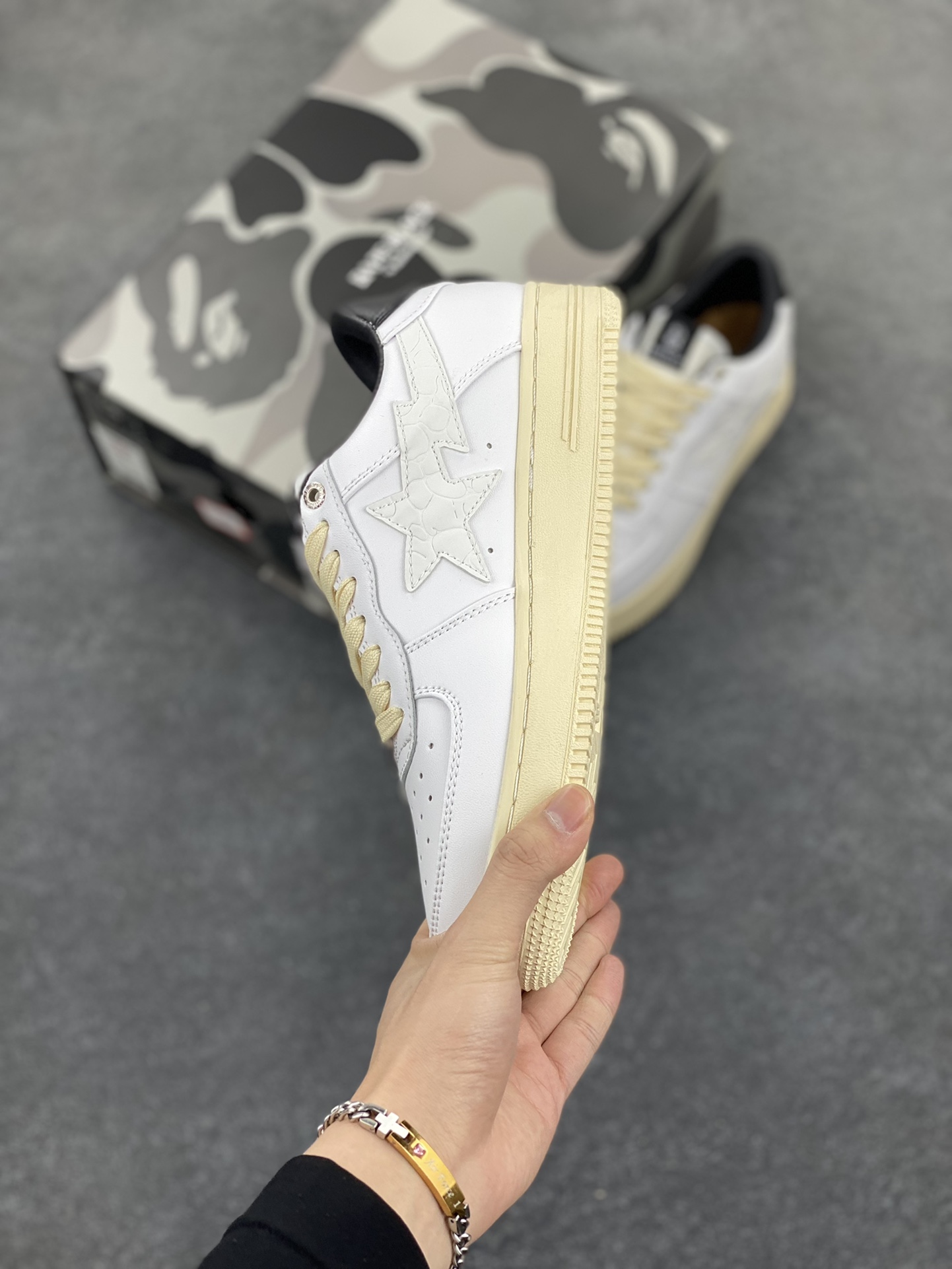 图片[3]-福利特价 潮流教父nigo品牌 明星同款 Bape Sta 绿黑灰 经典百搭休闲运动板鞋 经典猿人头设计 纯正版型 海玻璃鞋垫 内置全掌气垫 全套顶级包装 包含猿人logo定制防尘袋 猿人logo卡片 抗压收纳抽屉式鞋盒 官方同步正码 货号：1H73191921 尺码：36 36.5 37.5 38 38.5 39 40 40.5 41 42 42.5 43 44 44.5 45-选品中心