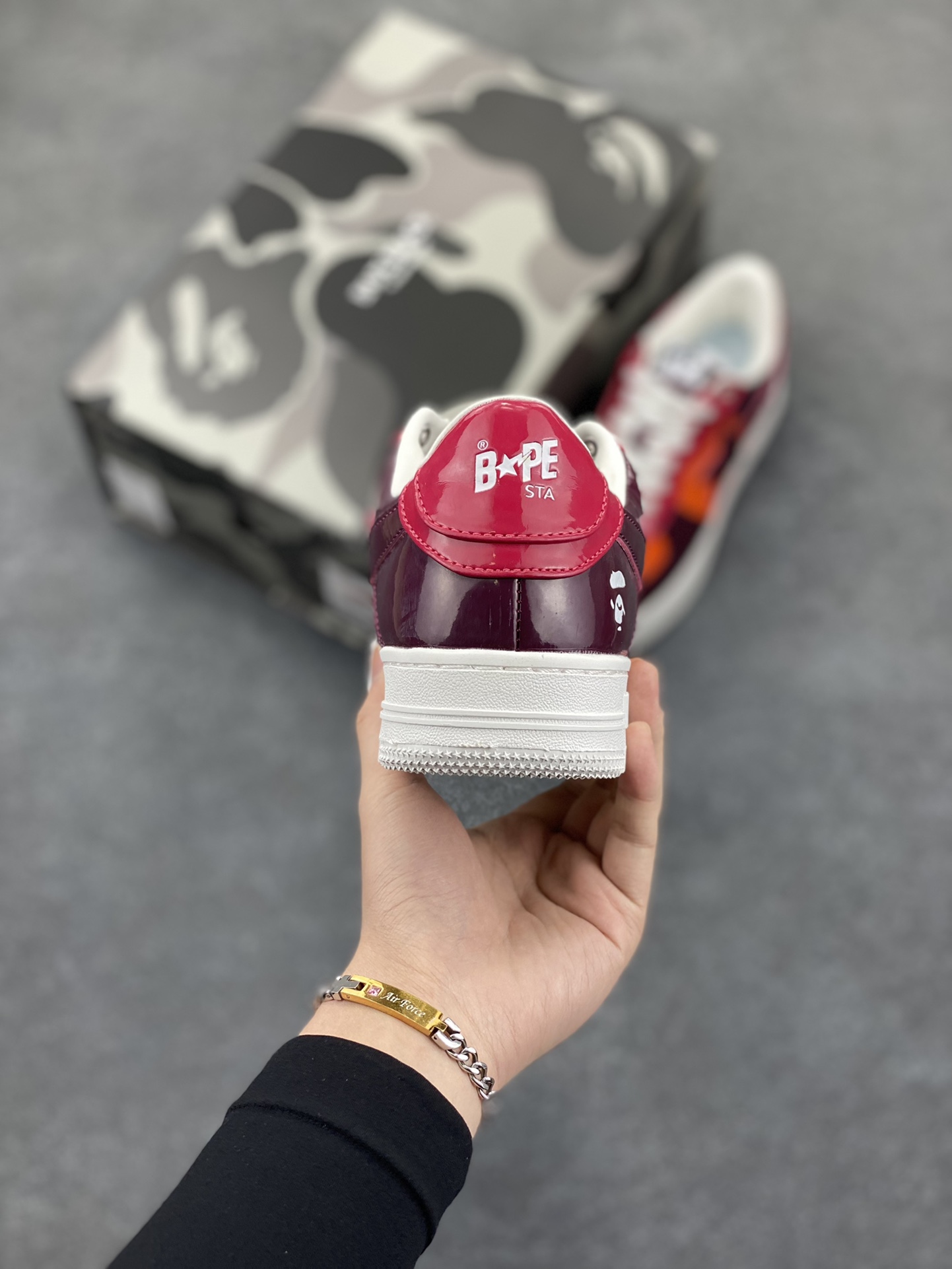 图片[4]-福利特价 潮流教父nigo品牌 明星同款 Bape Sta 绿黑灰 经典百搭休闲运动板鞋 经典猿人头设计 纯正版型 海玻璃鞋垫 内置全掌气垫 全套顶级包装 包含猿人logo定制防尘袋 猿人logo卡片 抗压收纳抽屉式鞋盒 官方同步正码 货号：1H20191046 尺码：36 36.5 37.5 38 38.5 39 40 40.5 41 42 42.5 43 44 44.5 45-选品中心