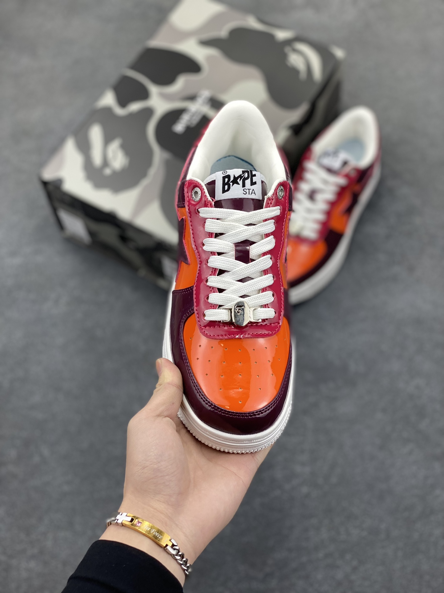 图片[2]-福利特价 潮流教父nigo品牌 明星同款 Bape Sta 绿黑灰 经典百搭休闲运动板鞋 经典猿人头设计 纯正版型 海玻璃鞋垫 内置全掌气垫 全套顶级包装 包含猿人logo定制防尘袋 猿人logo卡片 抗压收纳抽屉式鞋盒 官方同步正码 货号：1H20191046 尺码：36 36.5 37.5 38 38.5 39 40 40.5 41 42 42.5 43 44 44.5 45-选品中心