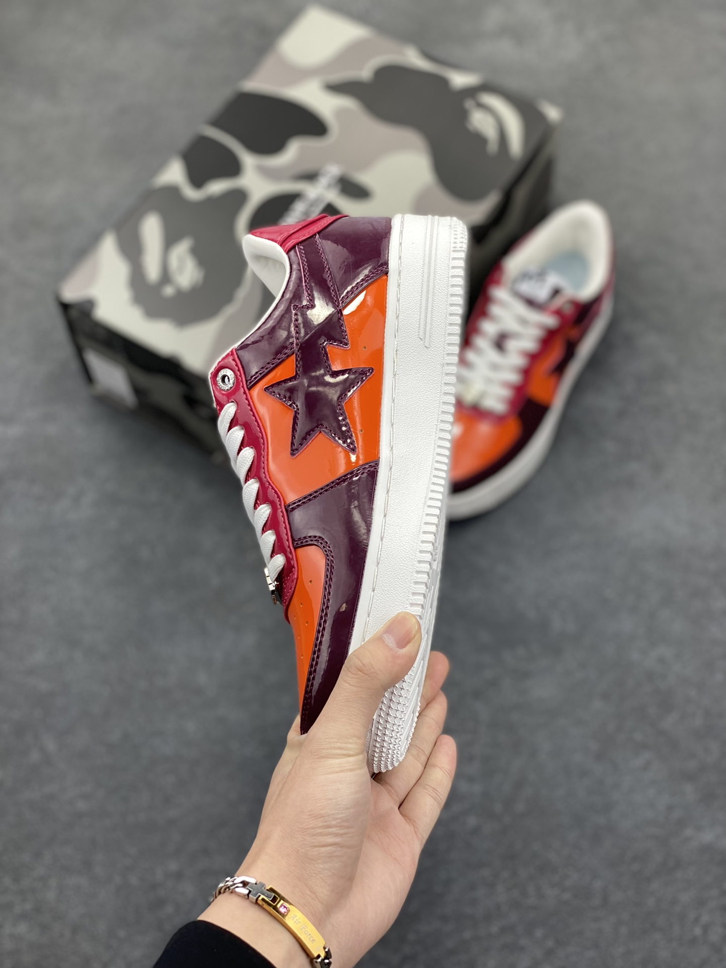 图片[3]-福利特价 潮流教父nigo品牌 明星同款 Bape Sta 绿黑灰 经典百搭休闲运动板鞋 经典猿人头设计 纯正版型 海玻璃鞋垫 内置全掌气垫 全套顶级包装 包含猿人logo定制防尘袋 猿人logo卡片 抗压收纳抽屉式鞋盒 官方同步正码 货号：1H20191046 尺码：36 36.5 37.5 38 38.5 39 40 40.5 41 42 42.5 43 44 44.5 45-选品中心