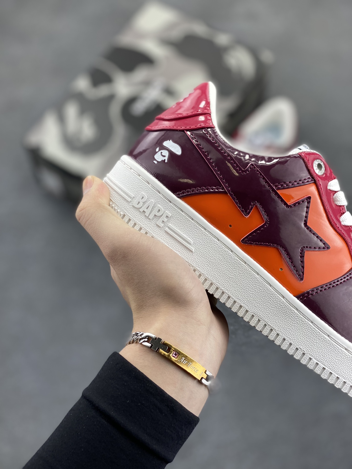 图片[6]-福利特价 潮流教父nigo品牌 明星同款 Bape Sta 绿黑灰 经典百搭休闲运动板鞋 经典猿人头设计 纯正版型 海玻璃鞋垫 内置全掌气垫 全套顶级包装 包含猿人logo定制防尘袋 猿人logo卡片 抗压收纳抽屉式鞋盒 官方同步正码 货号：1H20191046 尺码：36 36.5 37.5 38 38.5 39 40 40.5 41 42 42.5 43 44 44.5 45-选品中心