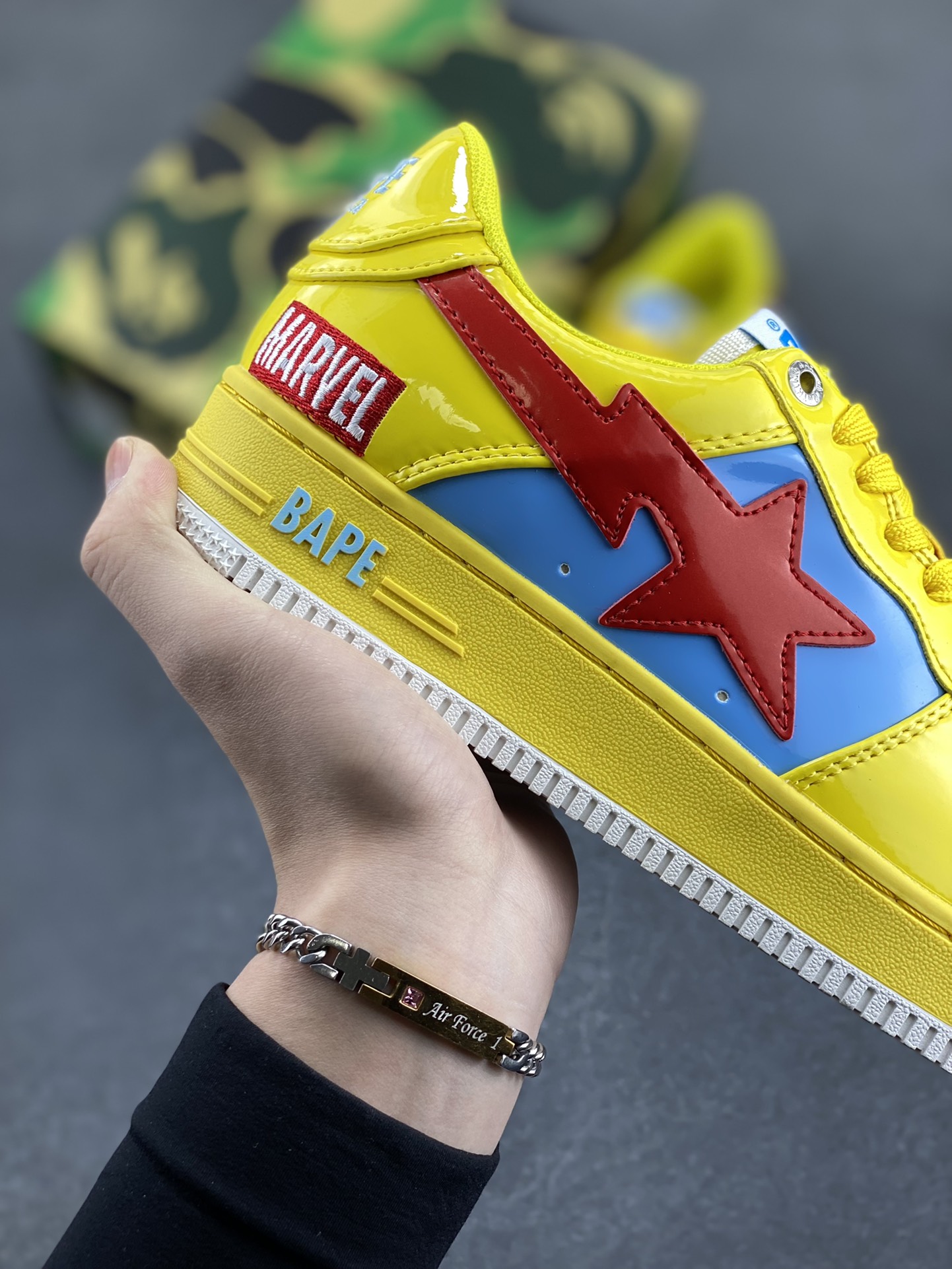 图片[6]-福利特价 潮流教父nigo品牌 明星同款 Bape Sta 绿黑灰 经典百搭休闲运动板鞋 经典猿人头设计 纯正版型 海玻璃鞋垫 内置全掌气垫 全套顶级包装 包含猿人logo定制防尘袋 猿人logo卡片 抗压收纳抽屉式鞋盒 官方同步正码 货号：1I73291905 尺码：36 36.5 37.5 38 38.5 39 40 40.5 41 42 42.5 43 44 44.5 45-选品中心