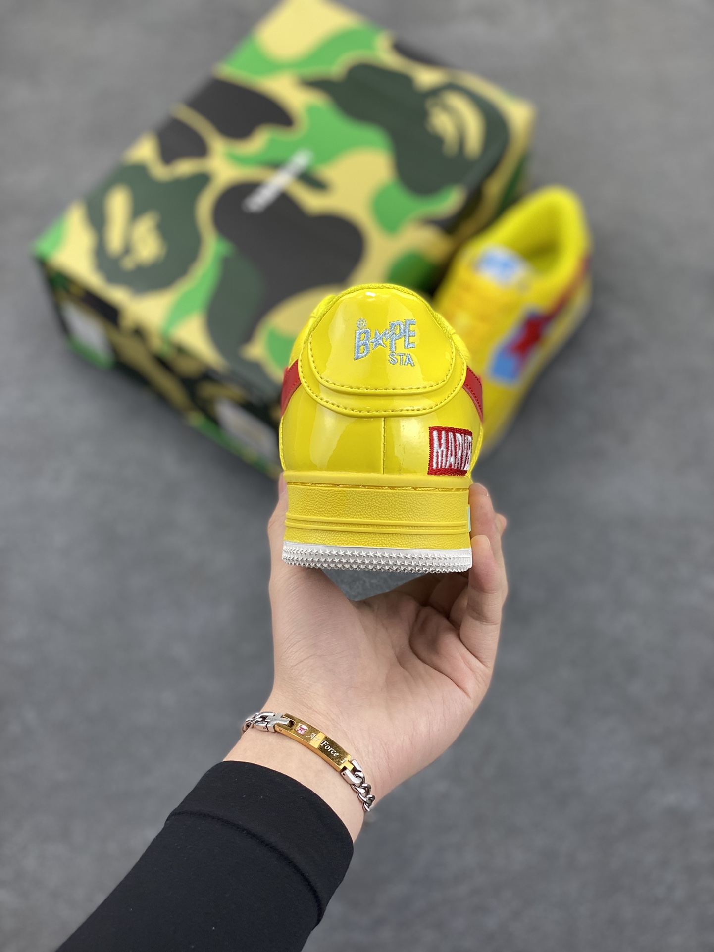 图片[4]-福利特价 潮流教父nigo品牌 明星同款 Bape Sta 绿黑灰 经典百搭休闲运动板鞋 经典猿人头设计 纯正版型 海玻璃鞋垫 内置全掌气垫 全套顶级包装 包含猿人logo定制防尘袋 猿人logo卡片 抗压收纳抽屉式鞋盒 官方同步正码 货号：1I73291905 尺码：36 36.5 37.5 38 38.5 39 40 40.5 41 42 42.5 43 44 44.5 45-选品中心