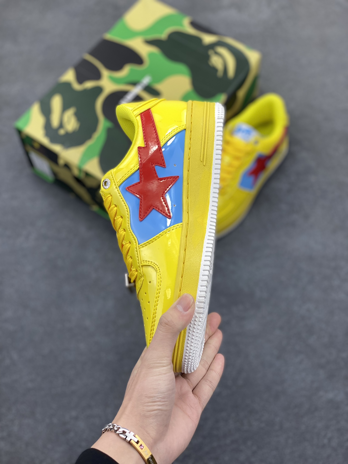 图片[3]-福利特价 潮流教父nigo品牌 明星同款 Bape Sta 绿黑灰 经典百搭休闲运动板鞋 经典猿人头设计 纯正版型 海玻璃鞋垫 内置全掌气垫 全套顶级包装 包含猿人logo定制防尘袋 猿人logo卡片 抗压收纳抽屉式鞋盒 官方同步正码 货号：1I73291905 尺码：36 36.5 37.5 38 38.5 39 40 40.5 41 42 42.5 43 44 44.5 45-选品中心