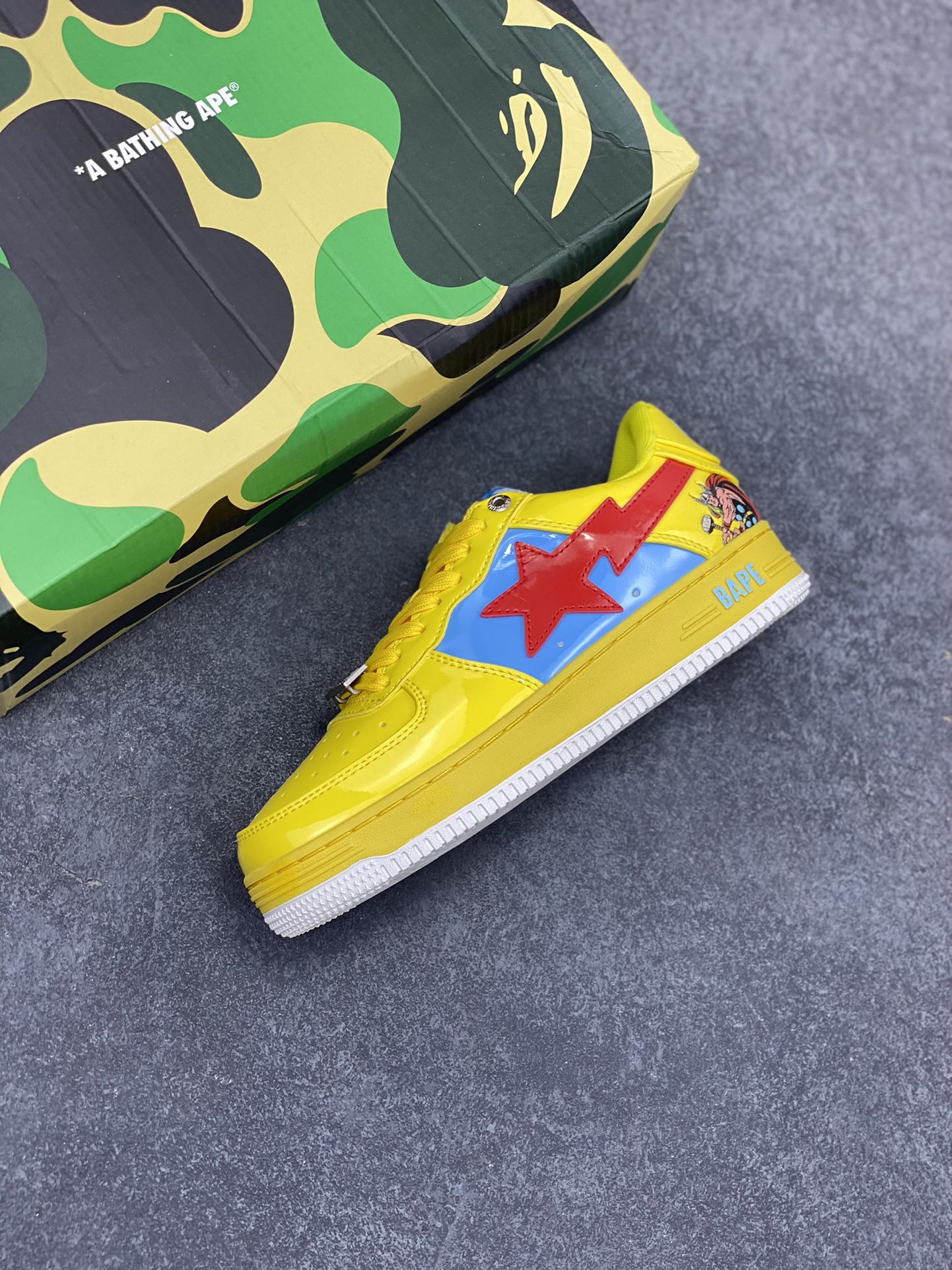 图片[7]-福利特价 潮流教父nigo品牌 明星同款 Bape Sta 绿黑灰 经典百搭休闲运动板鞋 经典猿人头设计 纯正版型 海玻璃鞋垫 内置全掌气垫 全套顶级包装 包含猿人logo定制防尘袋 猿人logo卡片 抗压收纳抽屉式鞋盒 官方同步正码 货号：1I73291905 尺码：36 36.5 37.5 38 38.5 39 40 40.5 41 42 42.5 43 44 44.5 45-选品中心