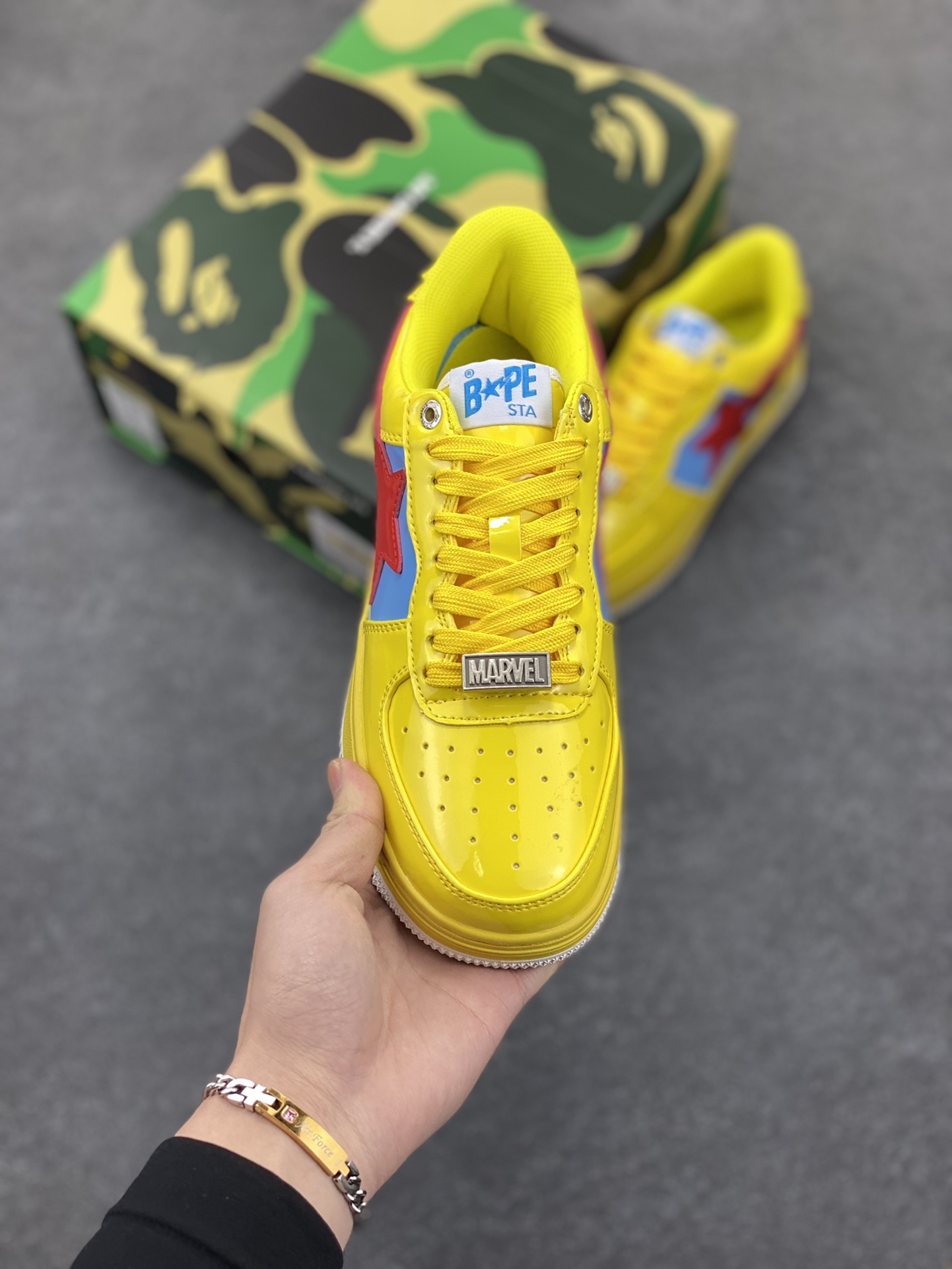 图片[2]-福利特价 潮流教父nigo品牌 明星同款 Bape Sta 绿黑灰 经典百搭休闲运动板鞋 经典猿人头设计 纯正版型 海玻璃鞋垫 内置全掌气垫 全套顶级包装 包含猿人logo定制防尘袋 猿人logo卡片 抗压收纳抽屉式鞋盒 官方同步正码 货号：1I73291905 尺码：36 36.5 37.5 38 38.5 39 40 40.5 41 42 42.5 43 44 44.5 45-选品中心