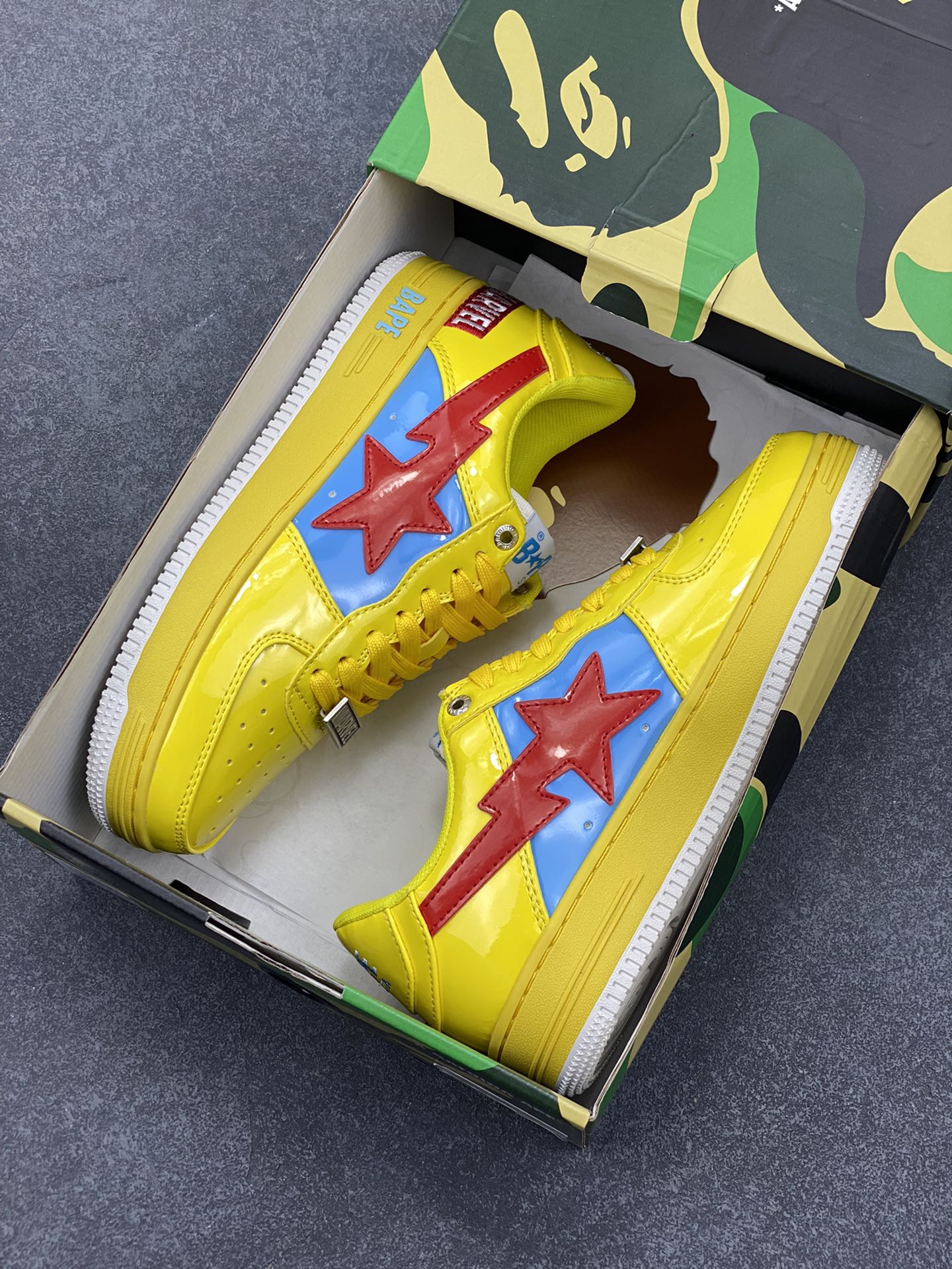 图片[9]-福利特价 潮流教父nigo品牌 明星同款 Bape Sta 绿黑灰 经典百搭休闲运动板鞋 经典猿人头设计 纯正版型 海玻璃鞋垫 内置全掌气垫 全套顶级包装 包含猿人logo定制防尘袋 猿人logo卡片 抗压收纳抽屉式鞋盒 官方同步正码 货号：1I73291905 尺码：36 36.5 37.5 38 38.5 39 40 40.5 41 42 42.5 43 44 44.5 45-选品中心