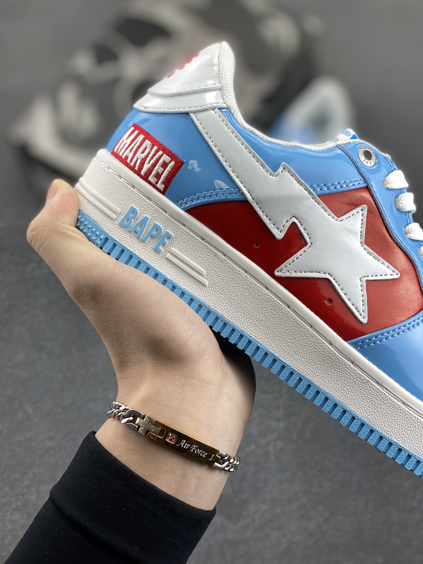 图片[6]-福利特价 潮流教父nigo品牌 明星同款 Bape Sta 绿黑灰 经典百搭休闲运动板鞋 经典猿人头设计 纯正版型 海玻璃鞋垫 内置全掌气垫 全套顶级包装 包含猿人logo定制防尘袋 猿人logo卡片 抗压收纳抽屉式鞋盒 官方同步正码 货号：1I73291903 尺码：36 36.5 37.5 38 38.5 39 40 40.5 41 42 42.5 43 44 44.5 45-选品中心