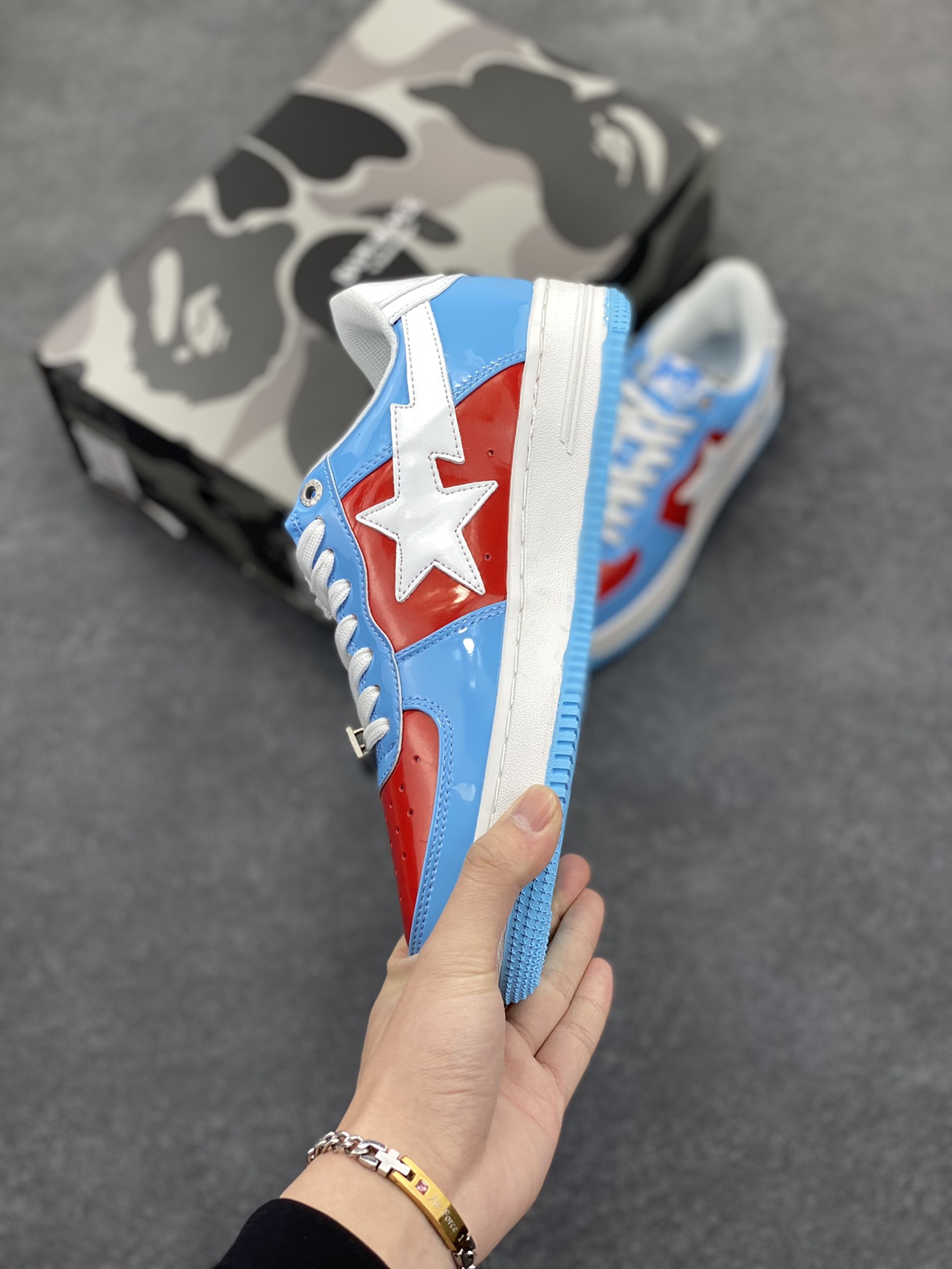 图片[3]-福利特价 潮流教父nigo品牌 明星同款 Bape Sta 绿黑灰 经典百搭休闲运动板鞋 经典猿人头设计 纯正版型 海玻璃鞋垫 内置全掌气垫 全套顶级包装 包含猿人logo定制防尘袋 猿人logo卡片 抗压收纳抽屉式鞋盒 官方同步正码 货号：1I73291903 尺码：36 36.5 37.5 38 38.5 39 40 40.5 41 42 42.5 43 44 44.5 45-选品中心