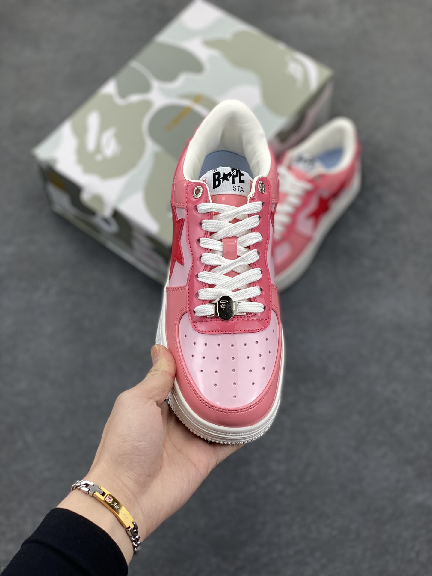 图片[2]-福利特价 潮流教父nigo品牌 明星同款 Bape Sta 绿黑灰 经典百搭休闲运动板鞋 经典猿人头设计 纯正版型 海玻璃鞋垫 内置全掌气垫 全套顶级包装 包含猿人logo定制防尘袋 猿人logo卡片 抗压收纳抽屉式鞋盒 官方同步正码 货号：1H20191046 尺码：36 36.5 37.5 38 38.5 39 40 40.5 41 42 42.5 43 44 44.5 45-选品中心