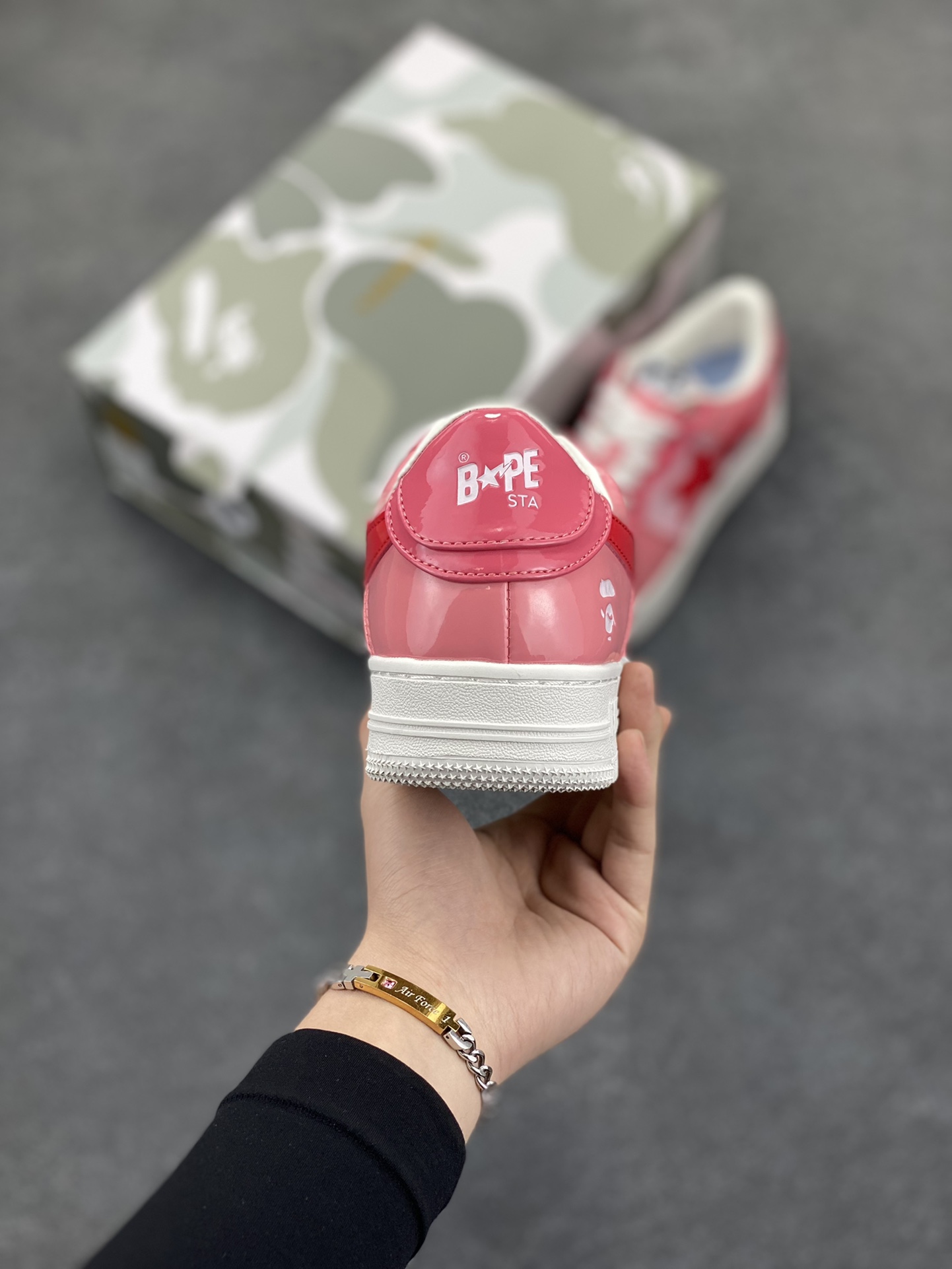 图片[4]-福利特价 潮流教父nigo品牌 明星同款 Bape Sta 绿黑灰 经典百搭休闲运动板鞋 经典猿人头设计 纯正版型 海玻璃鞋垫 内置全掌气垫 全套顶级包装 包含猿人logo定制防尘袋 猿人logo卡片 抗压收纳抽屉式鞋盒 官方同步正码 货号：1H20191046 尺码：36 36.5 37.5 38 38.5 39 40 40.5 41 42 42.5 43 44 44.5 45-选品中心