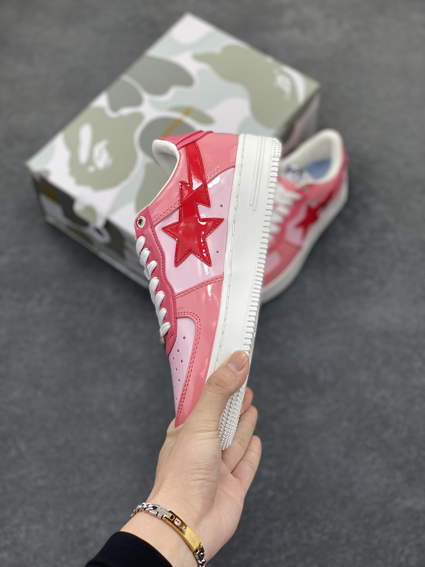 图片[3]-福利特价 潮流教父nigo品牌 明星同款 Bape Sta 绿黑灰 经典百搭休闲运动板鞋 经典猿人头设计 纯正版型 海玻璃鞋垫 内置全掌气垫 全套顶级包装 包含猿人logo定制防尘袋 猿人logo卡片 抗压收纳抽屉式鞋盒 官方同步正码 货号：1H20191046 尺码：36 36.5 37.5 38 38.5 39 40 40.5 41 42 42.5 43 44 44.5 45-选品中心