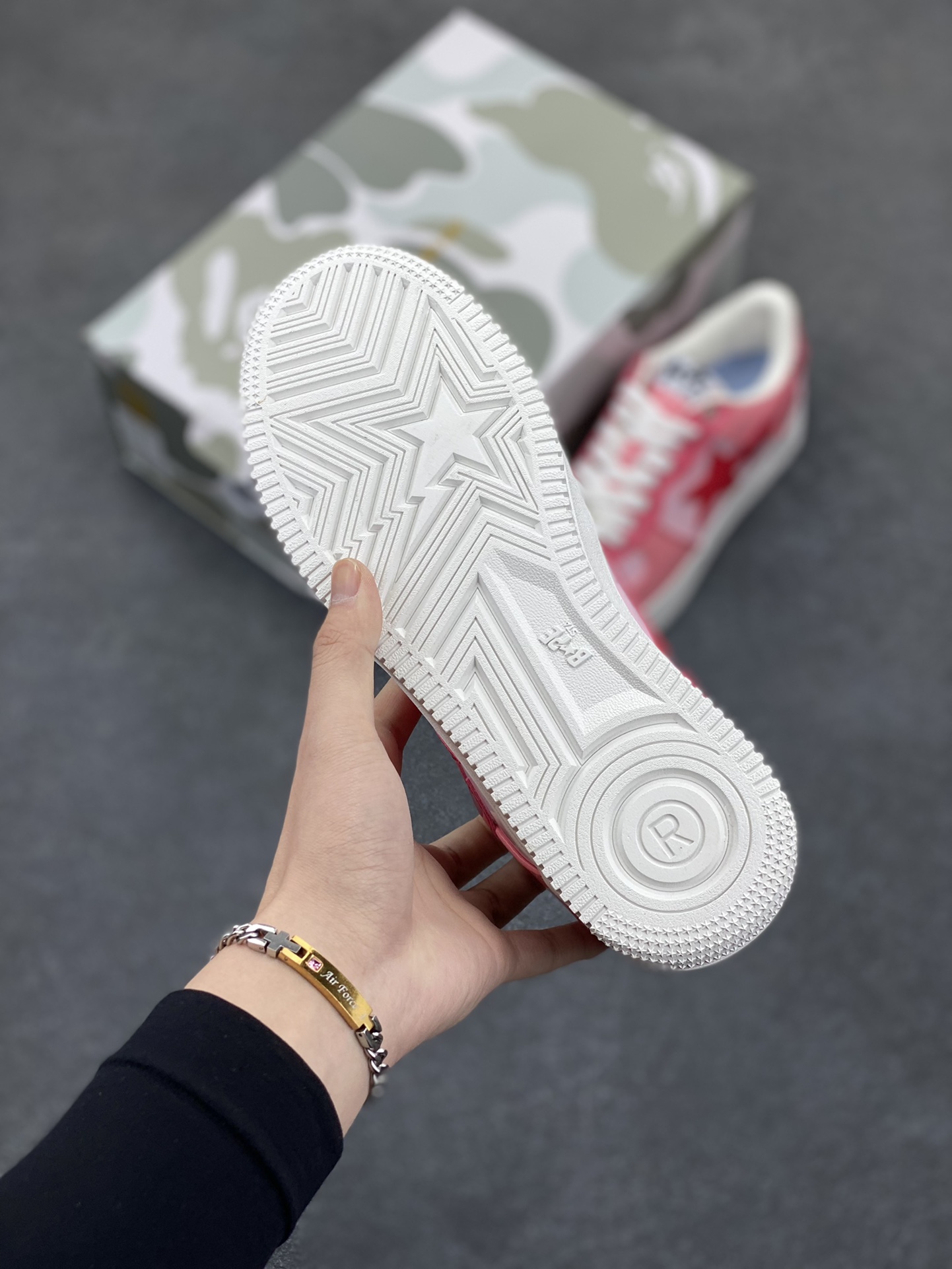 图片[5]-福利特价 潮流教父nigo品牌 明星同款 Bape Sta 绿黑灰 经典百搭休闲运动板鞋 经典猿人头设计 纯正版型 海玻璃鞋垫 内置全掌气垫 全套顶级包装 包含猿人logo定制防尘袋 猿人logo卡片 抗压收纳抽屉式鞋盒 官方同步正码 货号：1H20191046 尺码：36 36.5 37.5 38 38.5 39 40 40.5 41 42 42.5 43 44 44.5 45-选品中心