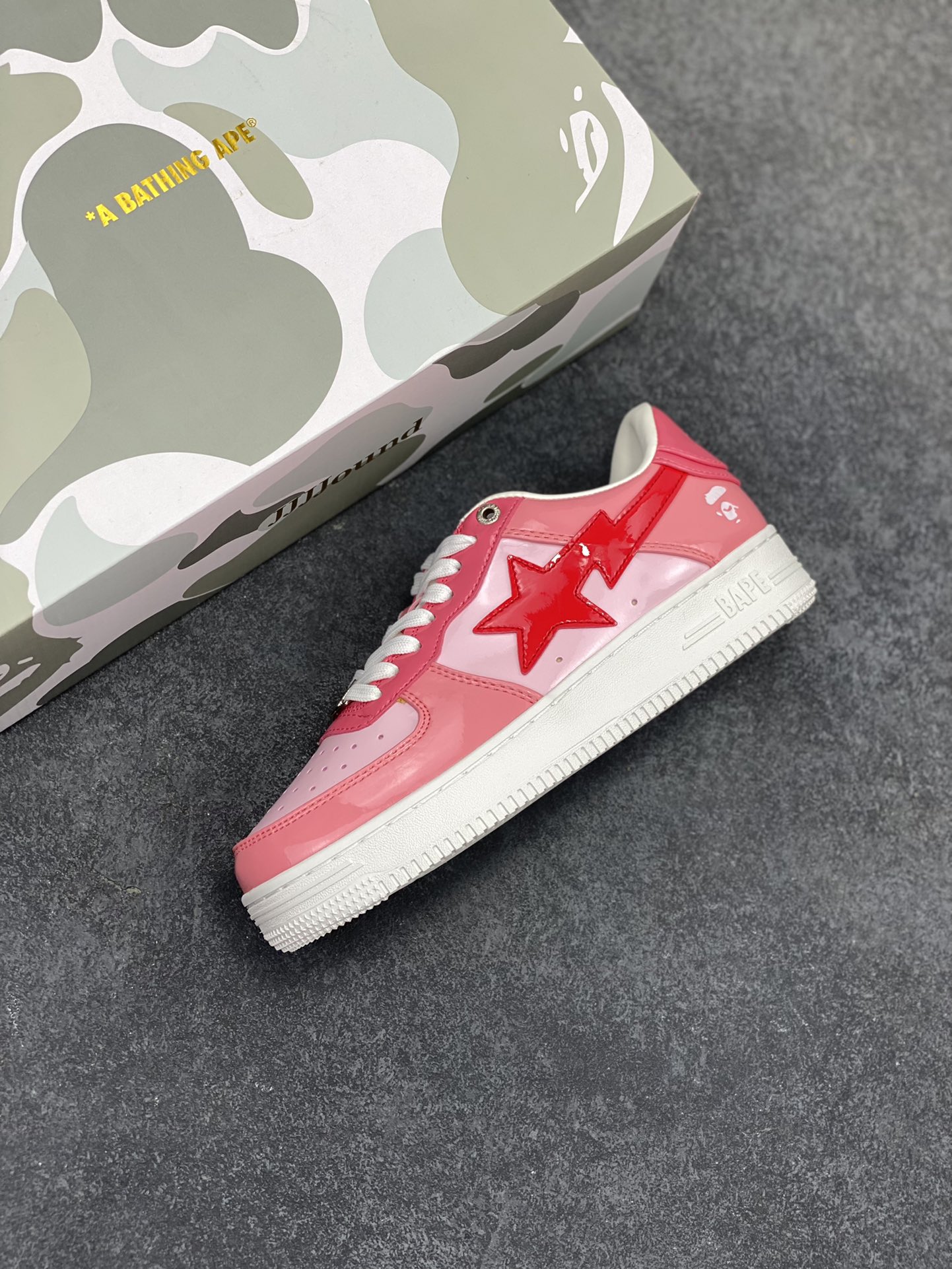 图片[7]-福利特价 潮流教父nigo品牌 明星同款 Bape Sta 绿黑灰 经典百搭休闲运动板鞋 经典猿人头设计 纯正版型 海玻璃鞋垫 内置全掌气垫 全套顶级包装 包含猿人logo定制防尘袋 猿人logo卡片 抗压收纳抽屉式鞋盒 官方同步正码 货号：1H20191046 尺码：36 36.5 37.5 38 38.5 39 40 40.5 41 42 42.5 43 44 44.5 45-选品中心