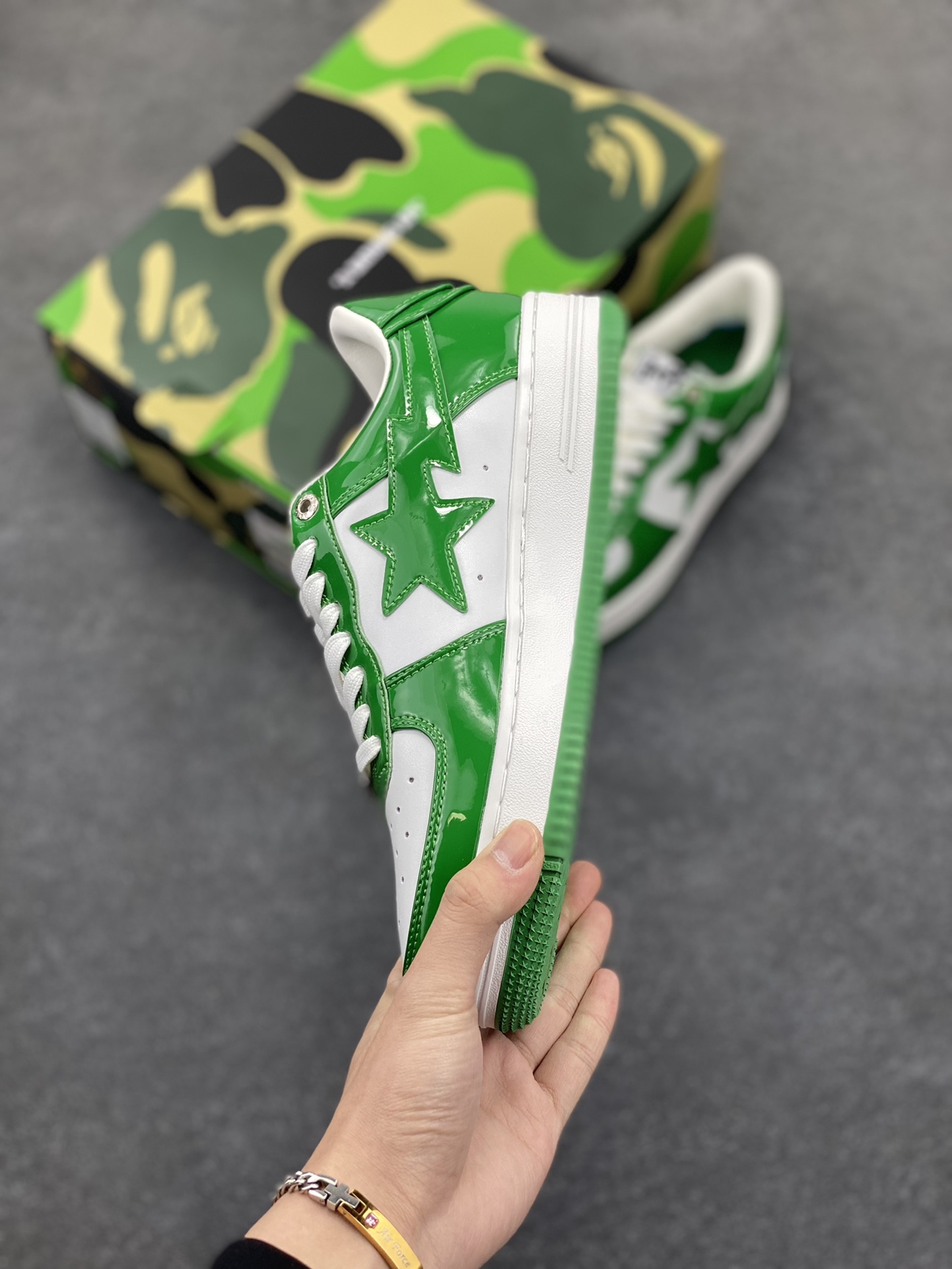 图片[3]-福利特价 潮流教父nigo品牌 明星同款 Bape Sta 绿黑灰 经典百搭休闲运动板鞋 经典猿人头设计 纯正版型 海玻璃鞋垫 内置全掌气垫 全套顶级包装 包含猿人logo定制防尘袋 猿人logo卡片 抗压收纳抽屉式鞋盒 官方同步正码 货号：1H70191001 尺码：36 36.5 37.5 38 38.5 39 40 40.5 41 42 42.5 43 44 44.5 45-选品中心