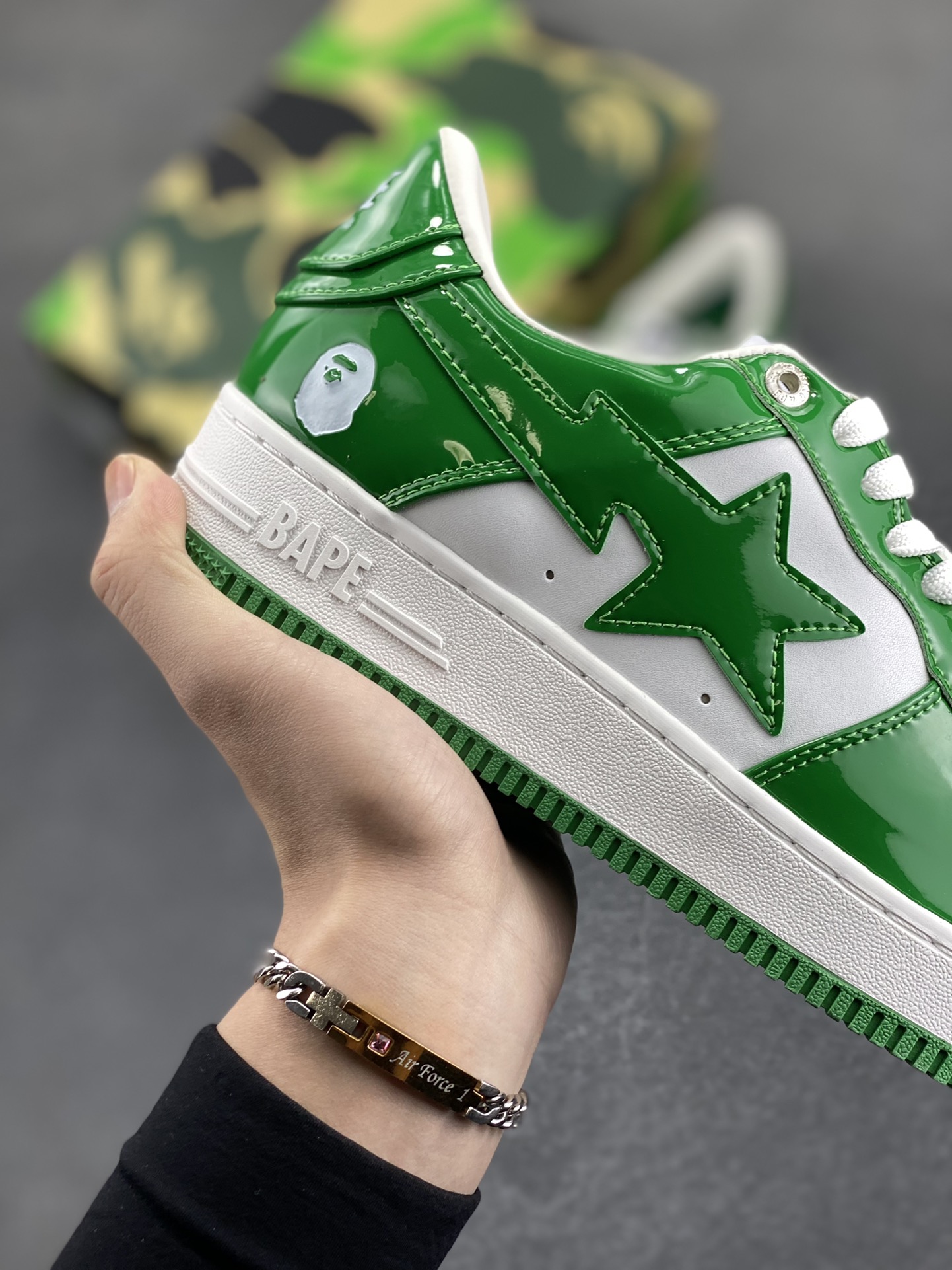 图片[6]-福利特价 潮流教父nigo品牌 明星同款 Bape Sta 绿黑灰 经典百搭休闲运动板鞋 经典猿人头设计 纯正版型 海玻璃鞋垫 内置全掌气垫 全套顶级包装 包含猿人logo定制防尘袋 猿人logo卡片 抗压收纳抽屉式鞋盒 官方同步正码 货号：1H70191001 尺码：36 36.5 37.5 38 38.5 39 40 40.5 41 42 42.5 43 44 44.5 45-选品中心