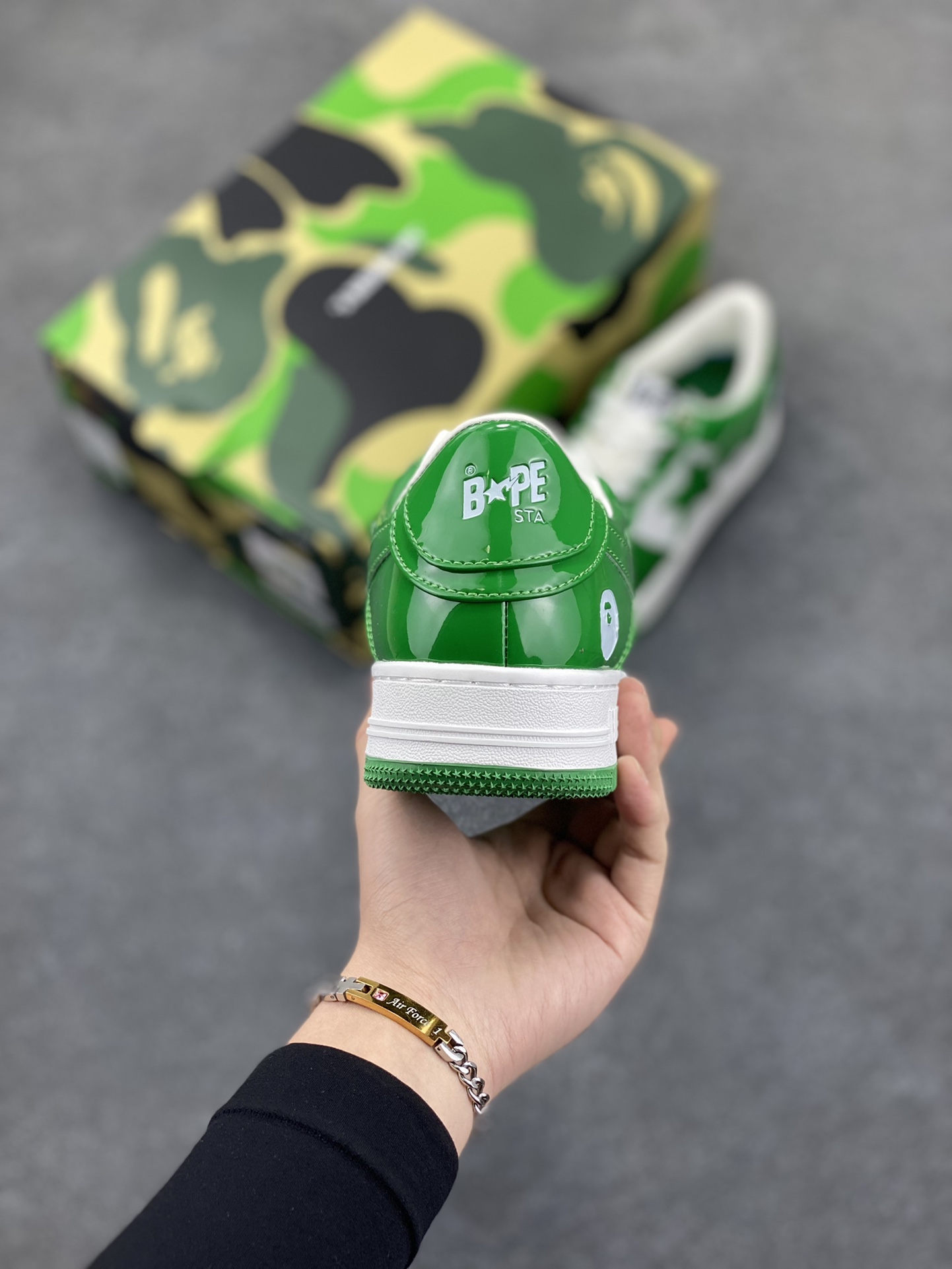 图片[4]-福利特价 潮流教父nigo品牌 明星同款 Bape Sta 绿黑灰 经典百搭休闲运动板鞋 经典猿人头设计 纯正版型 海玻璃鞋垫 内置全掌气垫 全套顶级包装 包含猿人logo定制防尘袋 猿人logo卡片 抗压收纳抽屉式鞋盒 官方同步正码 货号：1H70191001 尺码：36 36.5 37.5 38 38.5 39 40 40.5 41 42 42.5 43 44 44.5 45-选品中心