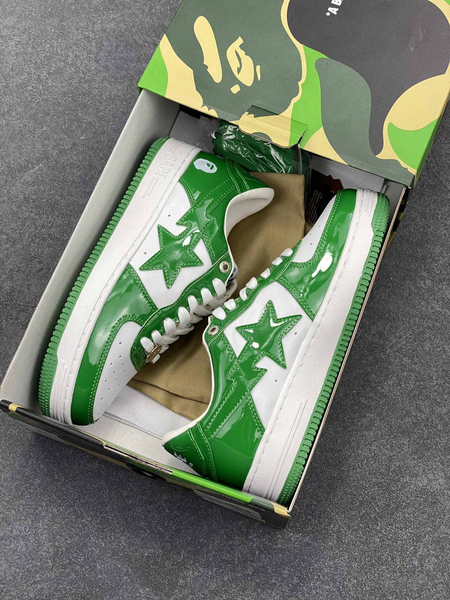 图片[9]-福利特价 潮流教父nigo品牌 明星同款 Bape Sta 绿黑灰 经典百搭休闲运动板鞋 经典猿人头设计 纯正版型 海玻璃鞋垫 内置全掌气垫 全套顶级包装 包含猿人logo定制防尘袋 猿人logo卡片 抗压收纳抽屉式鞋盒 官方同步正码 货号：1H70191001 尺码：36 36.5 37.5 38 38.5 39 40 40.5 41 42 42.5 43 44 44.5 45-选品中心