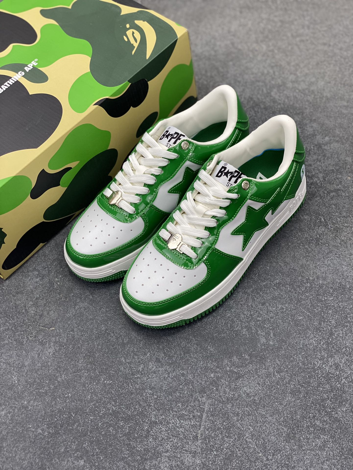 图片[8]-福利特价 潮流教父nigo品牌 明星同款 Bape Sta 绿黑灰 经典百搭休闲运动板鞋 经典猿人头设计 纯正版型 海玻璃鞋垫 内置全掌气垫 全套顶级包装 包含猿人logo定制防尘袋 猿人logo卡片 抗压收纳抽屉式鞋盒 官方同步正码 货号：1H70191001 尺码：36 36.5 37.5 38 38.5 39 40 40.5 41 42 42.5 43 44 44.5 45-选品中心