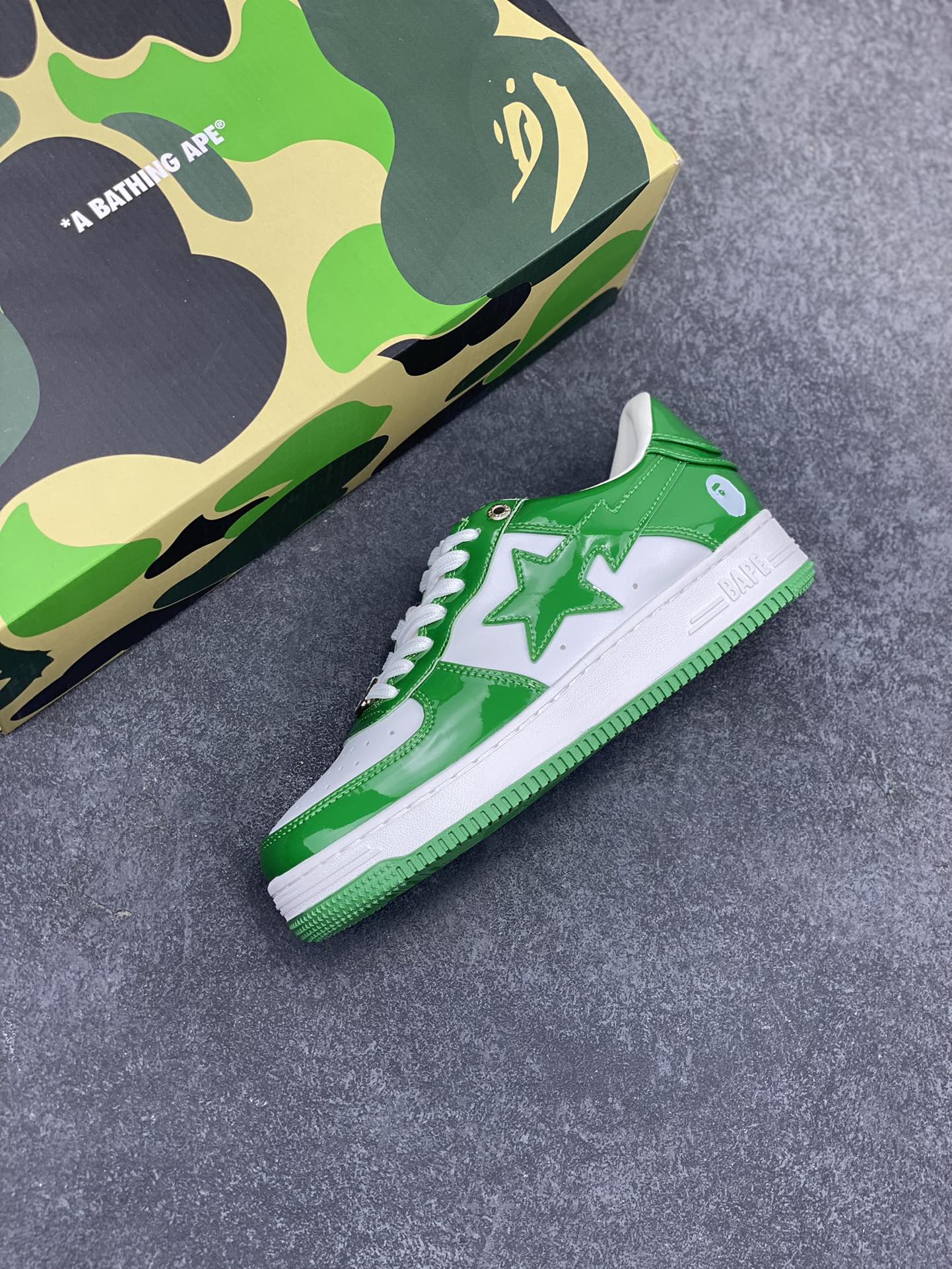 图片[7]-福利特价 潮流教父nigo品牌 明星同款 Bape Sta 绿黑灰 经典百搭休闲运动板鞋 经典猿人头设计 纯正版型 海玻璃鞋垫 内置全掌气垫 全套顶级包装 包含猿人logo定制防尘袋 猿人logo卡片 抗压收纳抽屉式鞋盒 官方同步正码 货号：1H70191001 尺码：36 36.5 37.5 38 38.5 39 40 40.5 41 42 42.5 43 44 44.5 45-选品中心