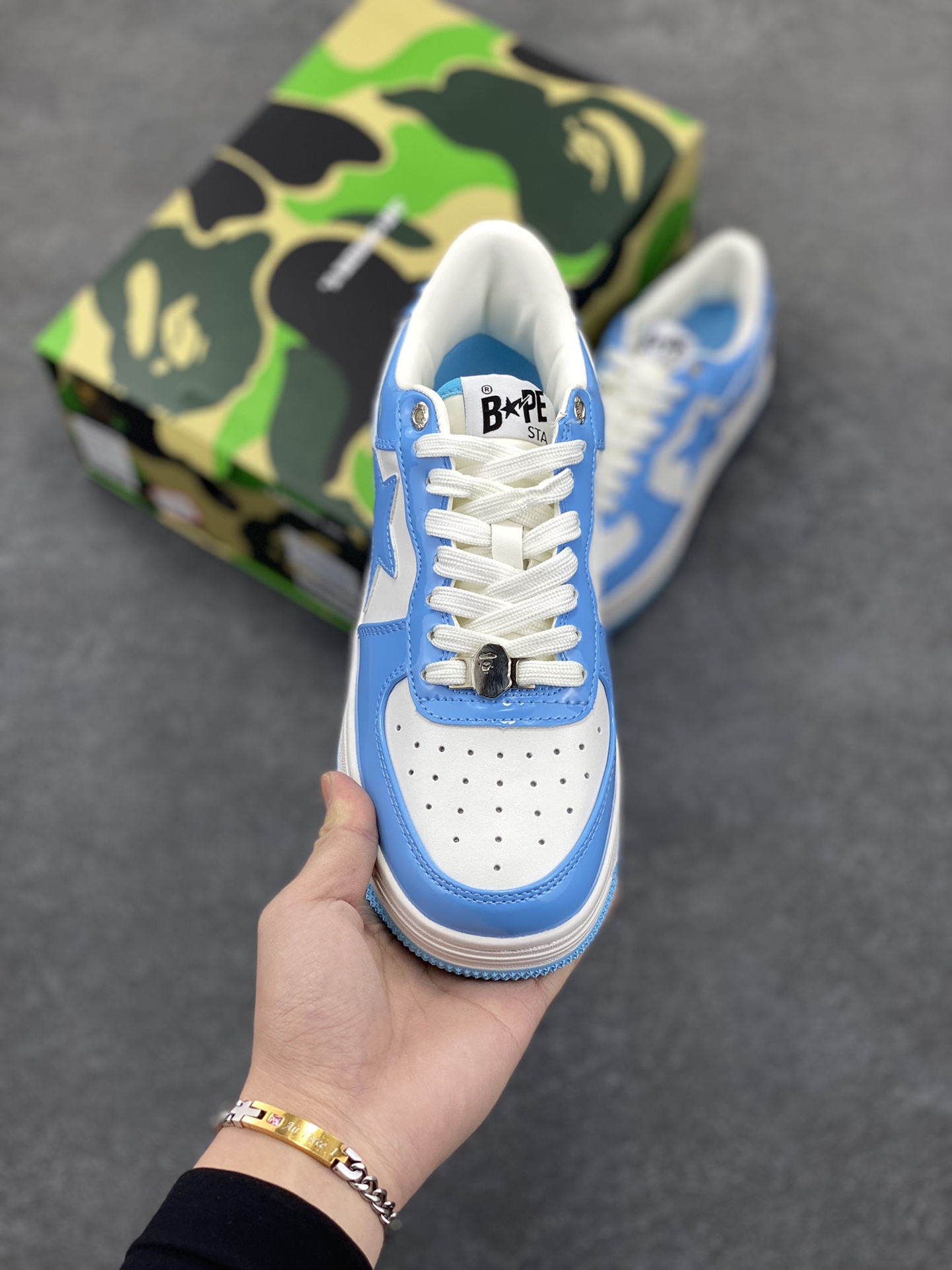 图片[2]-福利特价 潮流教父nigo品牌 明星同款 Bape Sta 绿黑灰 经典百搭休闲运动板鞋 经典猿人头设计 纯正版型 海玻璃鞋垫 内置全掌气垫 全套顶级包装 包含猿人logo定制防尘袋 猿人logo卡片 抗压收纳抽屉式鞋盒 官方同步正码 货号：1H70191001 尺码：36 36.5 37.5 38 38.5 39 40 40.5 41 42 42.5 43 44 44.5 45-选品中心