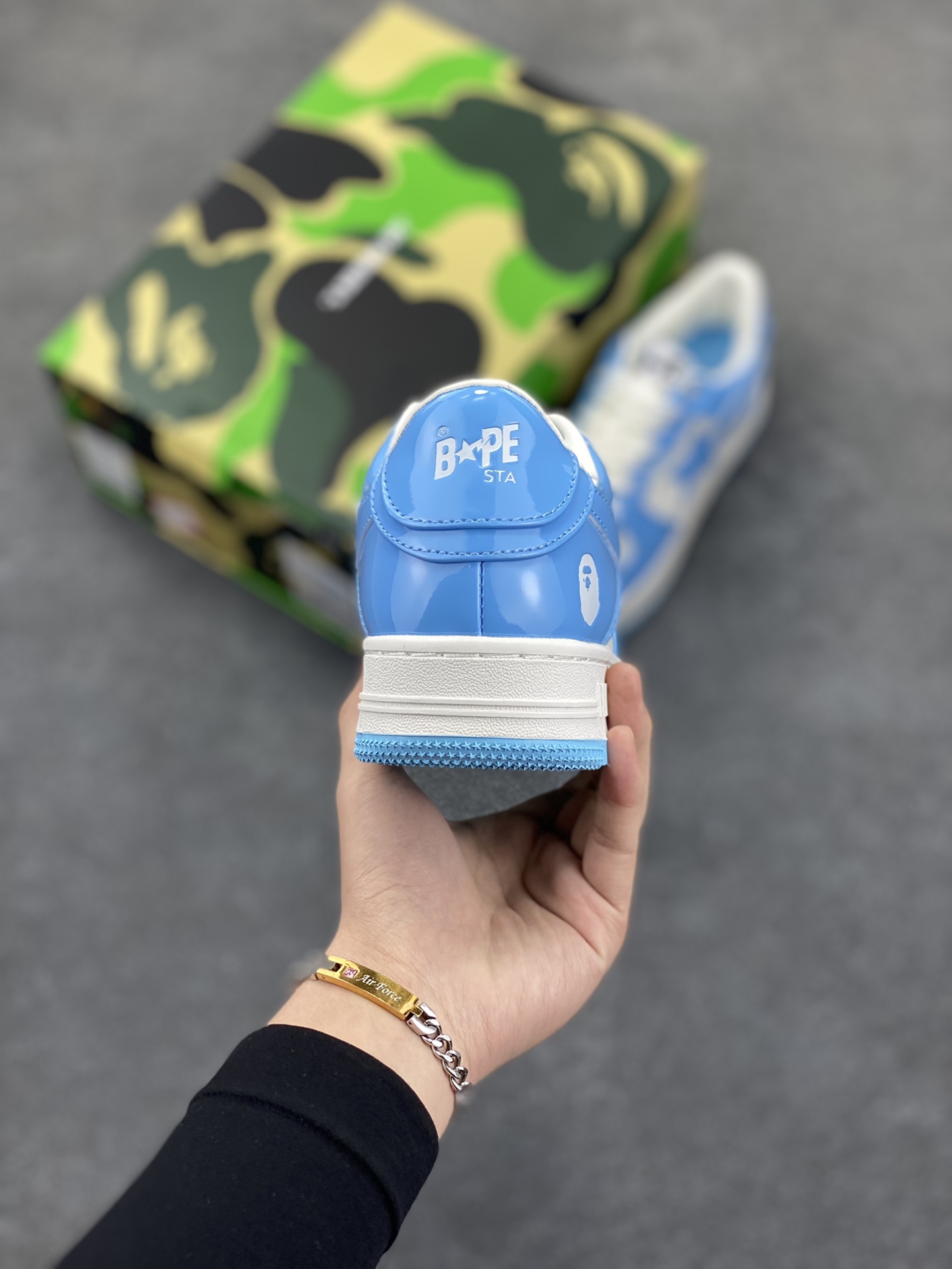 图片[4]-福利特价 潮流教父nigo品牌 明星同款 Bape Sta 绿黑灰 经典百搭休闲运动板鞋 经典猿人头设计 纯正版型 海玻璃鞋垫 内置全掌气垫 全套顶级包装 包含猿人logo定制防尘袋 猿人logo卡片 抗压收纳抽屉式鞋盒 官方同步正码 货号：1H70191001 尺码：36 36.5 37.5 38 38.5 39 40 40.5 41 42 42.5 43 44 44.5 45-选品中心