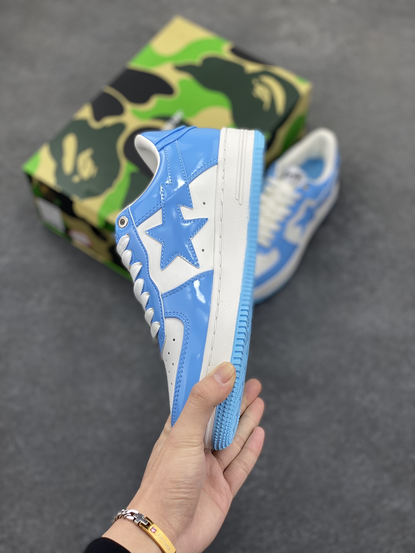 图片[3]-福利特价 潮流教父nigo品牌 明星同款 Bape Sta 绿黑灰 经典百搭休闲运动板鞋 经典猿人头设计 纯正版型 海玻璃鞋垫 内置全掌气垫 全套顶级包装 包含猿人logo定制防尘袋 猿人logo卡片 抗压收纳抽屉式鞋盒 官方同步正码 货号：1H70191001 尺码：36 36.5 37.5 38 38.5 39 40 40.5 41 42 42.5 43 44 44.5 45-选品中心