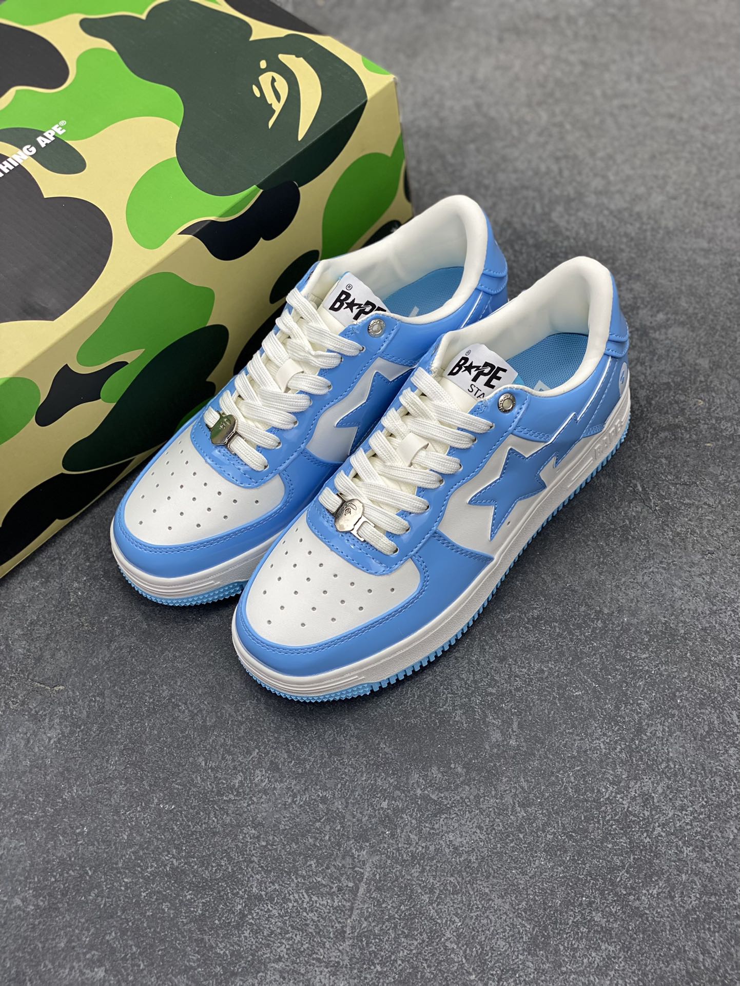 图片[8]-福利特价 潮流教父nigo品牌 明星同款 Bape Sta 绿黑灰 经典百搭休闲运动板鞋 经典猿人头设计 纯正版型 海玻璃鞋垫 内置全掌气垫 全套顶级包装 包含猿人logo定制防尘袋 猿人logo卡片 抗压收纳抽屉式鞋盒 官方同步正码 货号：1H70191001 尺码：36 36.5 37.5 38 38.5 39 40 40.5 41 42 42.5 43 44 44.5 45-选品中心