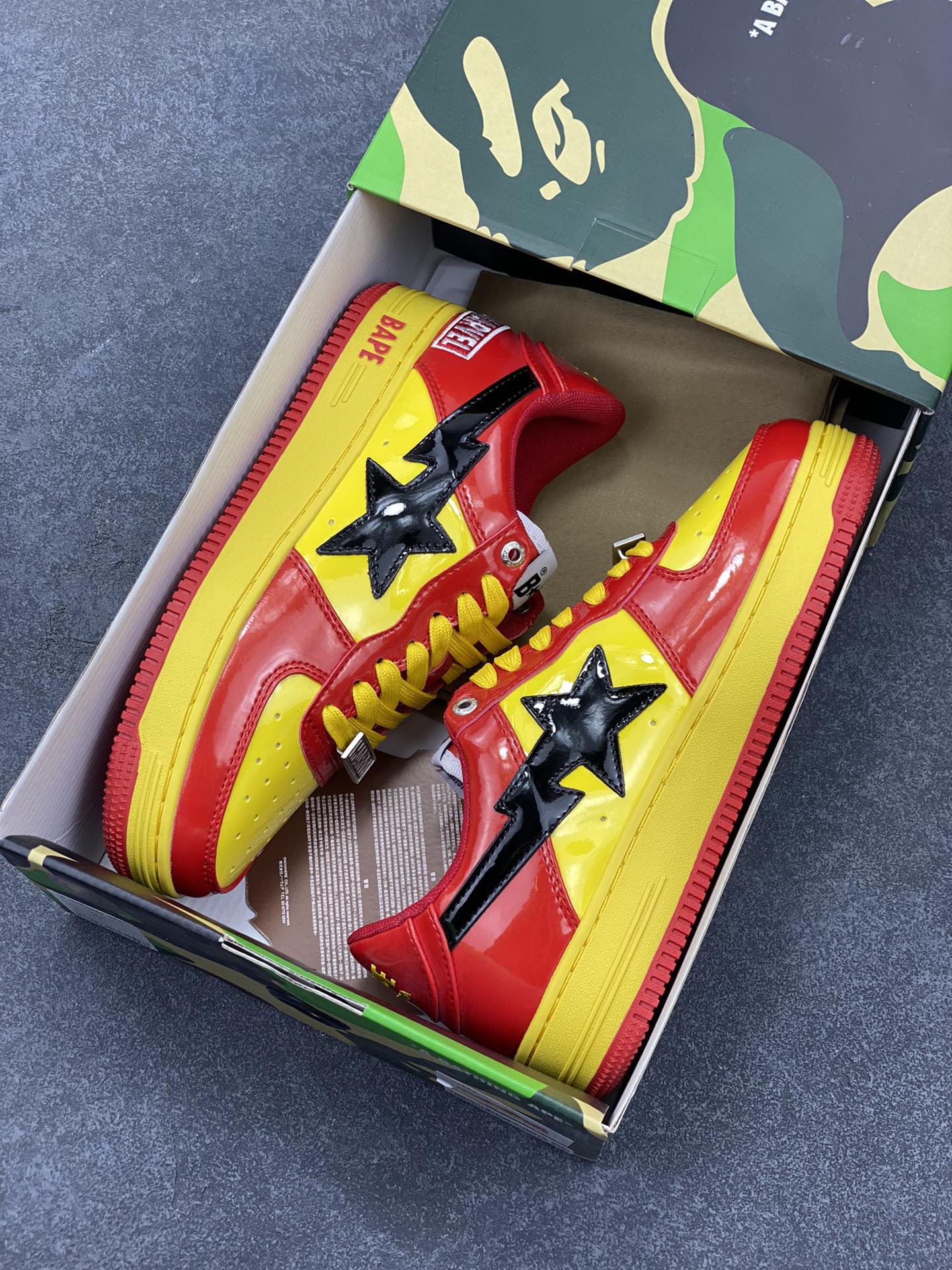 图片[9]-福利特价 潮流教父nigo品牌 明星同款 Bape Sta 绿黑灰 经典百搭休闲运动板鞋 经典猿人头设计 纯正版型 海玻璃鞋垫 内置全掌气垫 全套顶级包装 包含猿人logo定制防尘袋 猿人logo卡片 抗压收纳抽屉式鞋盒 官方同步正码 货号：1I73291902 尺码：36 36.5 37.5 38 38.5 39 40 40.5 41 42 42.5 43 44 44.5 45-选品中心