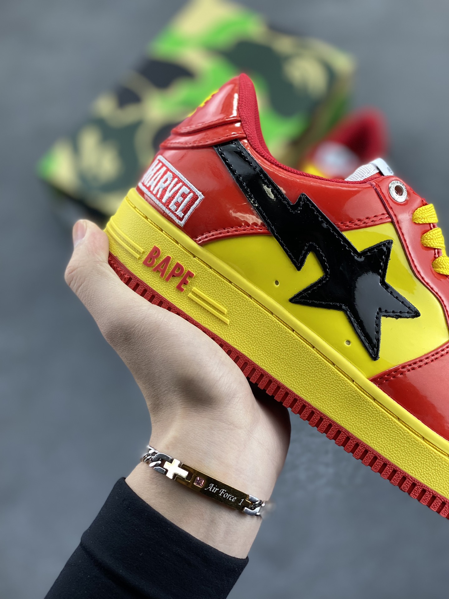 图片[6]-福利特价 潮流教父nigo品牌 明星同款 Bape Sta 绿黑灰 经典百搭休闲运动板鞋 经典猿人头设计 纯正版型 海玻璃鞋垫 内置全掌气垫 全套顶级包装 包含猿人logo定制防尘袋 猿人logo卡片 抗压收纳抽屉式鞋盒 官方同步正码 货号：1I73291902 尺码：36 36.5 37.5 38 38.5 39 40 40.5 41 42 42.5 43 44 44.5 45-选品中心