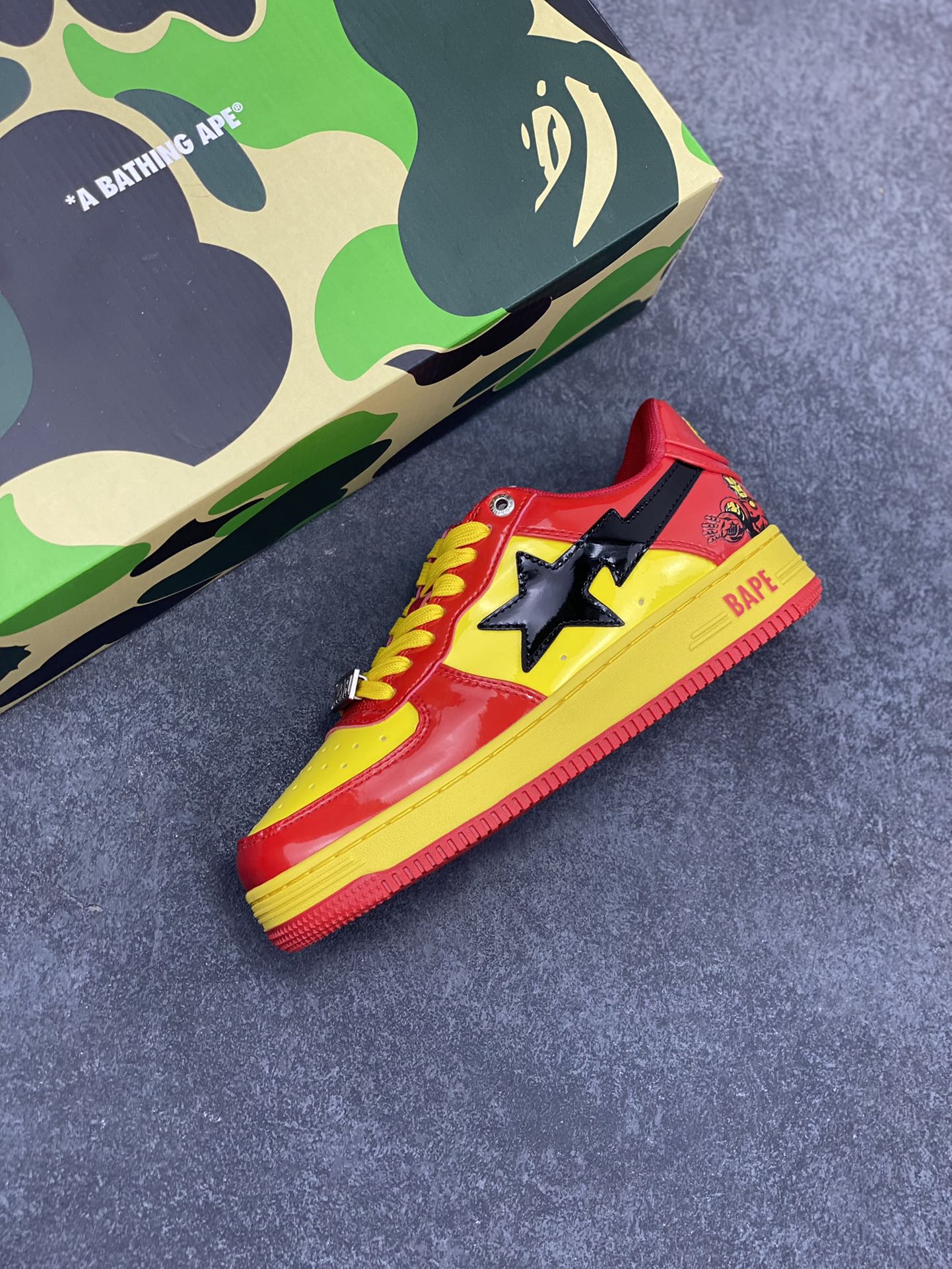 图片[7]-福利特价 潮流教父nigo品牌 明星同款 Bape Sta 绿黑灰 经典百搭休闲运动板鞋 经典猿人头设计 纯正版型 海玻璃鞋垫 内置全掌气垫 全套顶级包装 包含猿人logo定制防尘袋 猿人logo卡片 抗压收纳抽屉式鞋盒 官方同步正码 货号：1I73291902 尺码：36 36.5 37.5 38 38.5 39 40 40.5 41 42 42.5 43 44 44.5 45-选品中心