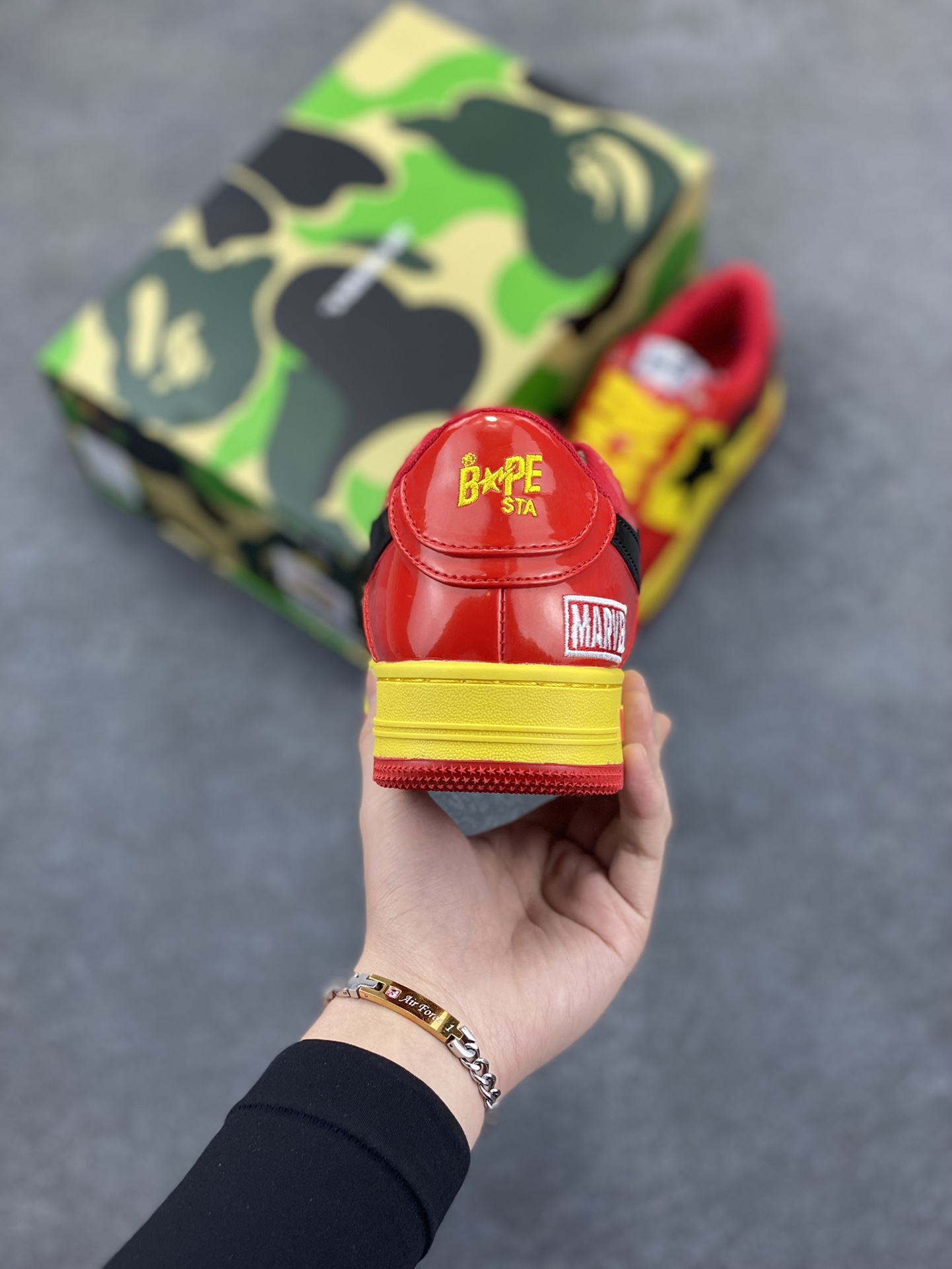 图片[4]-福利特价 潮流教父nigo品牌 明星同款 Bape Sta 绿黑灰 经典百搭休闲运动板鞋 经典猿人头设计 纯正版型 海玻璃鞋垫 内置全掌气垫 全套顶级包装 包含猿人logo定制防尘袋 猿人logo卡片 抗压收纳抽屉式鞋盒 官方同步正码 货号：1I73291902 尺码：36 36.5 37.5 38 38.5 39 40 40.5 41 42 42.5 43 44 44.5 45-选品中心