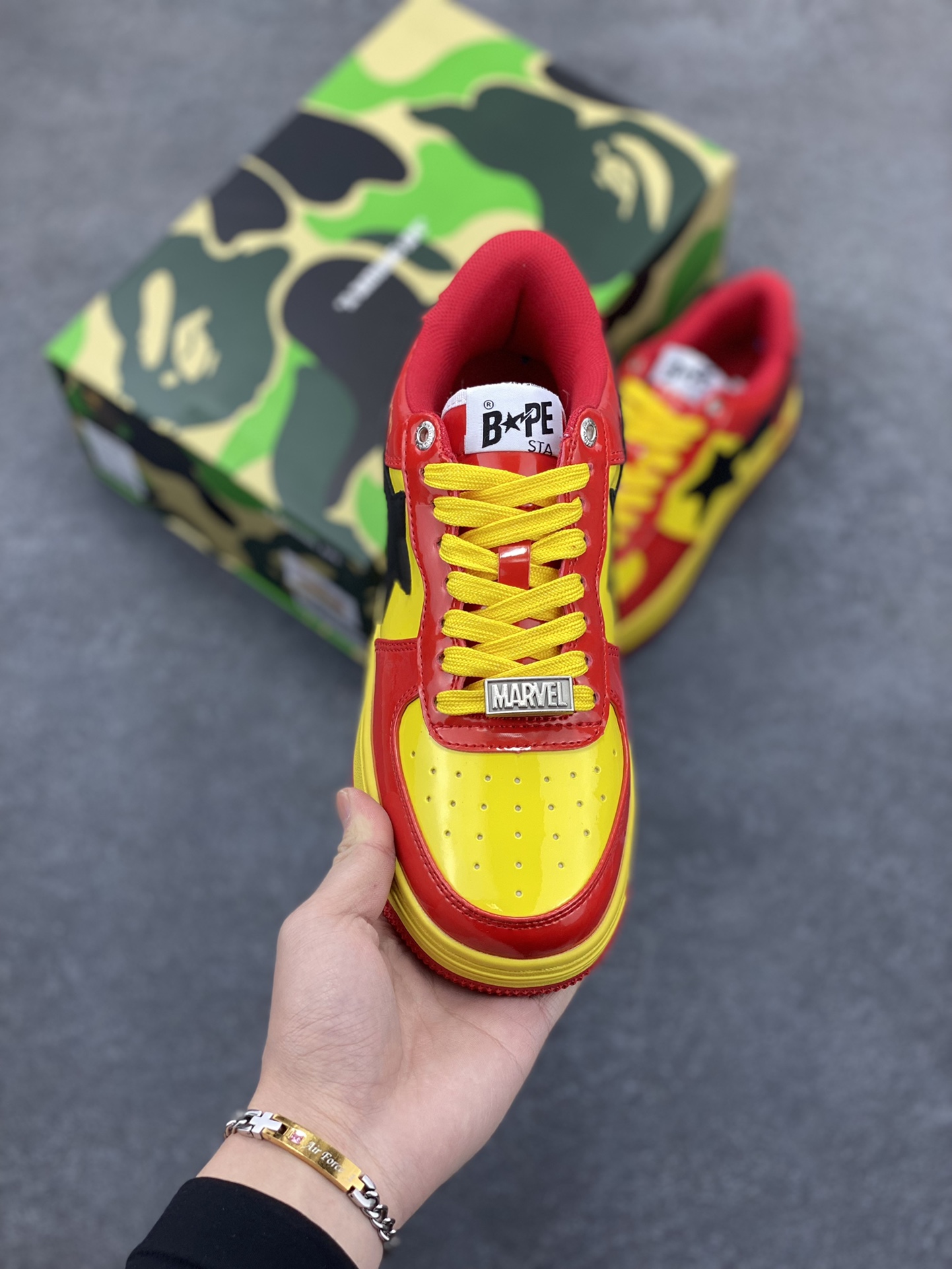 图片[2]-福利特价 潮流教父nigo品牌 明星同款 Bape Sta 绿黑灰 经典百搭休闲运动板鞋 经典猿人头设计 纯正版型 海玻璃鞋垫 内置全掌气垫 全套顶级包装 包含猿人logo定制防尘袋 猿人logo卡片 抗压收纳抽屉式鞋盒 官方同步正码 货号：1I73291902 尺码：36 36.5 37.5 38 38.5 39 40 40.5 41 42 42.5 43 44 44.5 45-选品中心