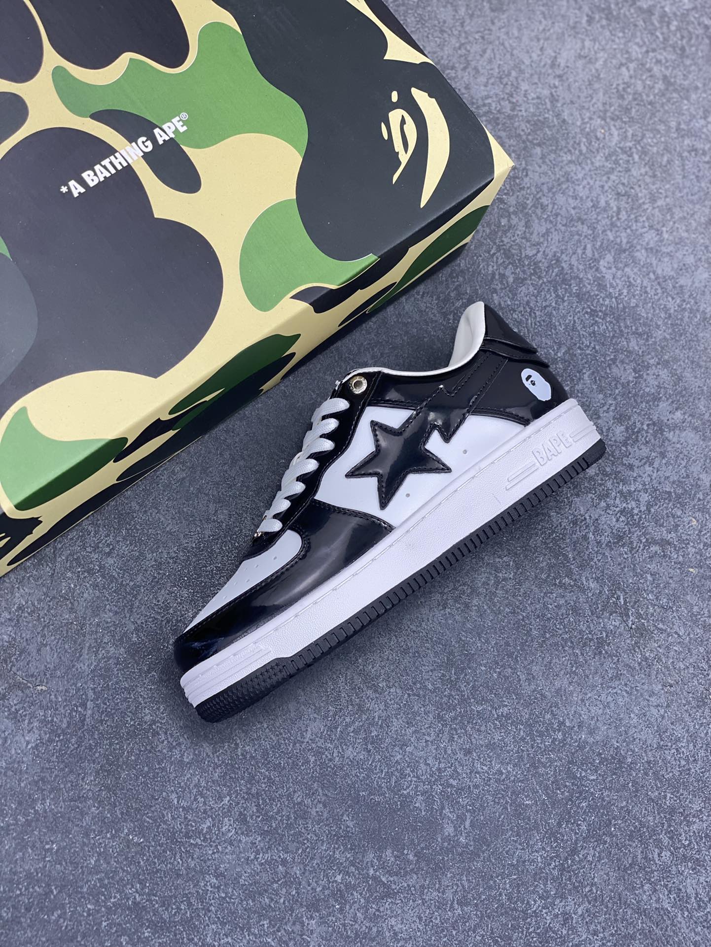 图片[7]-福利特价 潮流教父nigo品牌 明星同款 Bape Sta 绿黑灰 经典百搭休闲运动板鞋 经典猿人头设计 纯正版型 海玻璃鞋垫 内置全掌气垫 全套顶级包装 包含猿人logo定制防尘袋 猿人logo卡片 抗压收纳抽屉式鞋盒 官方同步正码 货号：1H70191001 尺码：36 36.5 37.5 38 38.5 39 40 40.5 41 42 42.5 43 44 44.5 45-选品中心