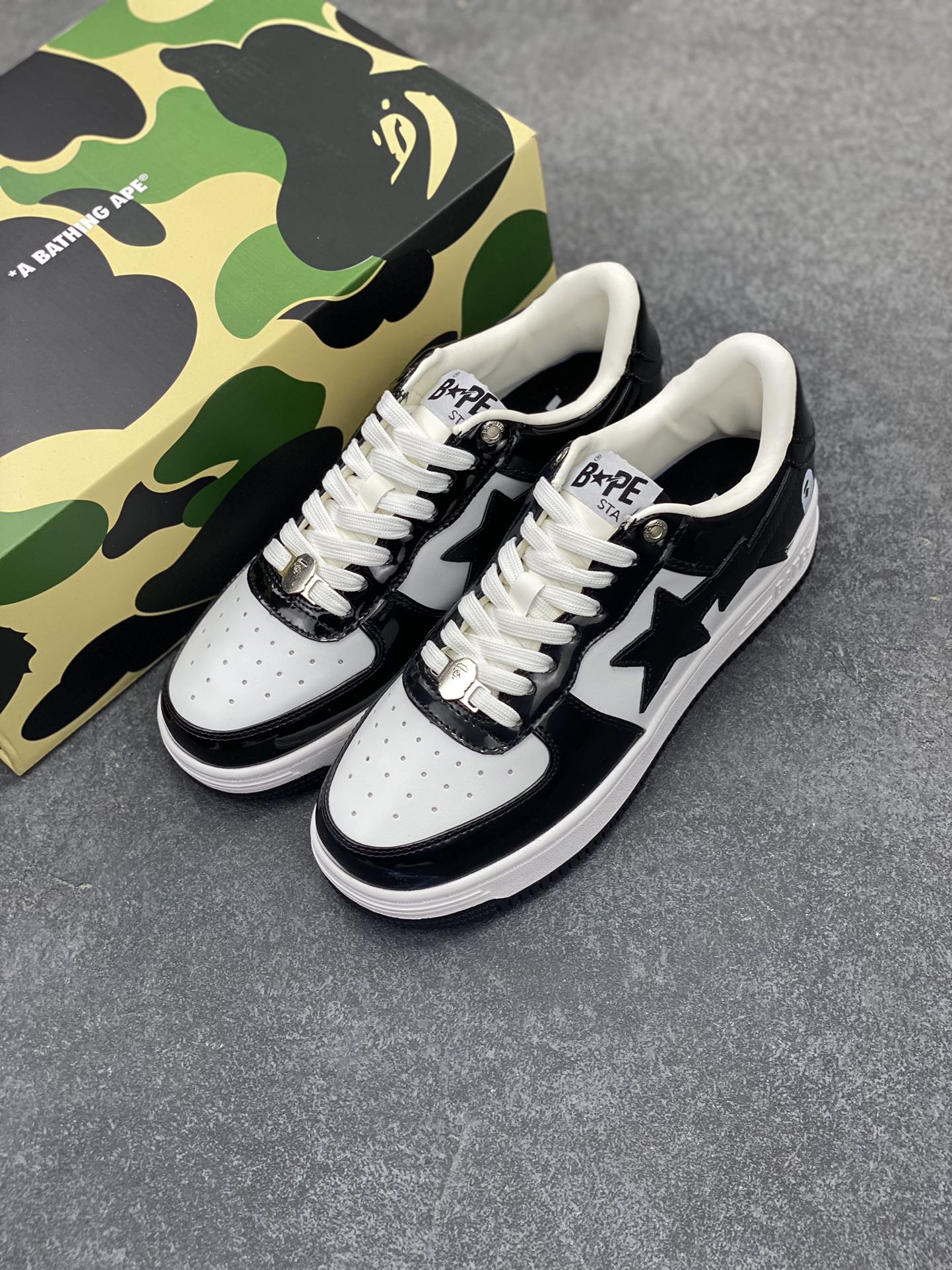 图片[8]-福利特价 潮流教父nigo品牌 明星同款 Bape Sta 绿黑灰 经典百搭休闲运动板鞋 经典猿人头设计 纯正版型 海玻璃鞋垫 内置全掌气垫 全套顶级包装 包含猿人logo定制防尘袋 猿人logo卡片 抗压收纳抽屉式鞋盒 官方同步正码 货号：1H70191001 尺码：36 36.5 37.5 38 38.5 39 40 40.5 41 42 42.5 43 44 44.5 45-选品中心