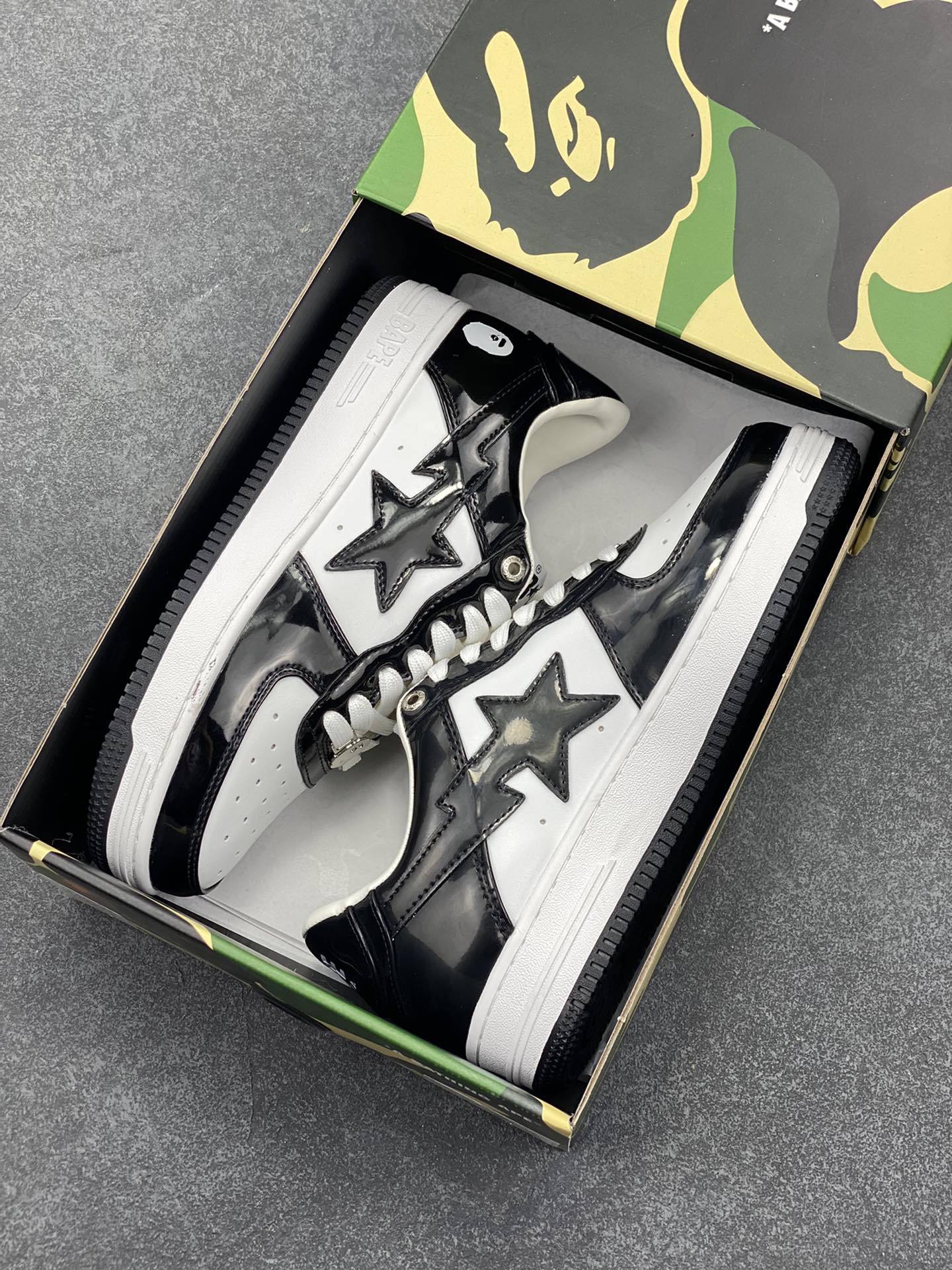 图片[9]-福利特价 潮流教父nigo品牌 明星同款 Bape Sta 绿黑灰 经典百搭休闲运动板鞋 经典猿人头设计 纯正版型 海玻璃鞋垫 内置全掌气垫 全套顶级包装 包含猿人logo定制防尘袋 猿人logo卡片 抗压收纳抽屉式鞋盒 官方同步正码 货号：1H70191001 尺码：36 36.5 37.5 38 38.5 39 40 40.5 41 42 42.5 43 44 44.5 45-选品中心